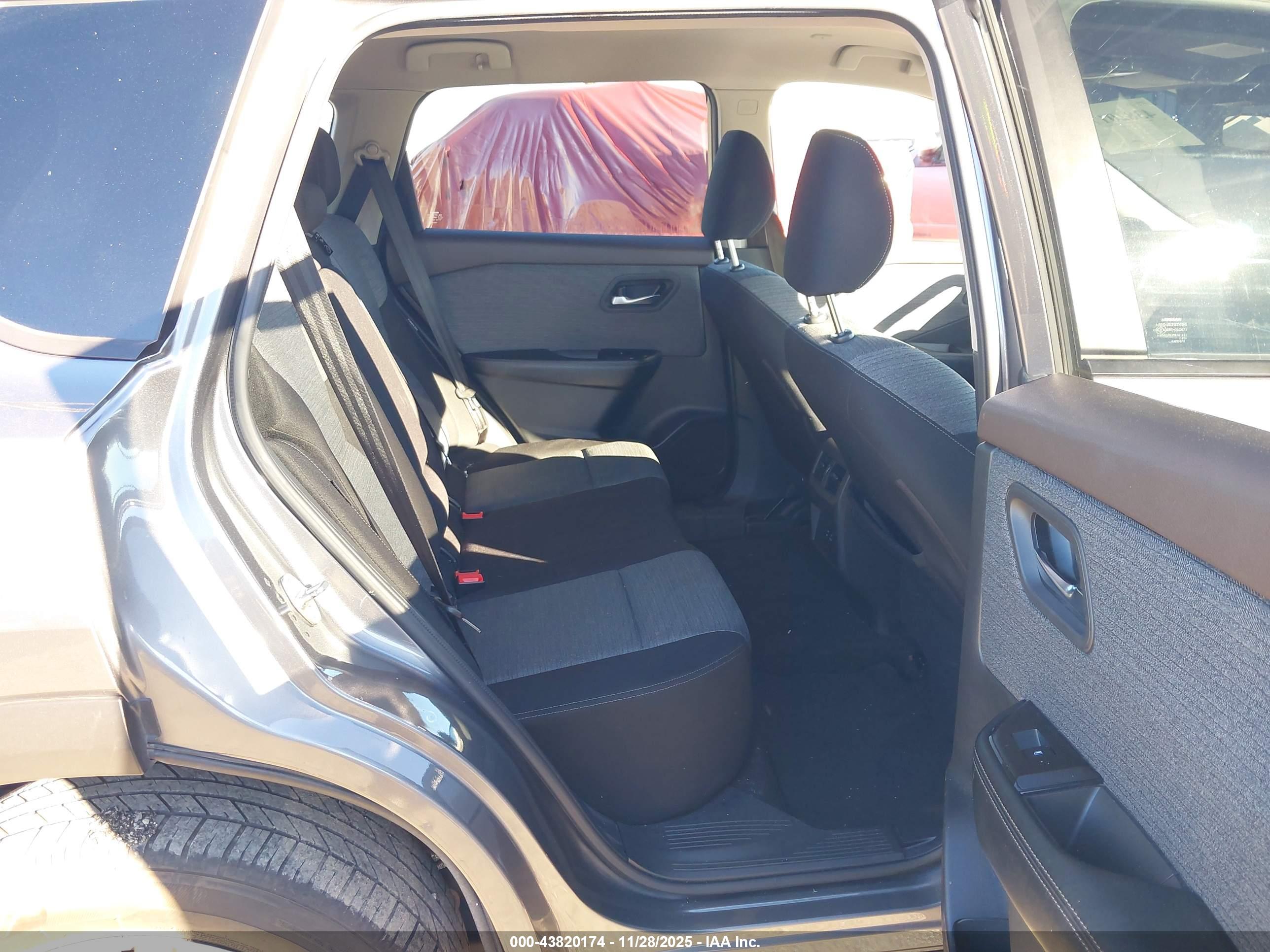 NISSAN ROGUE image 8