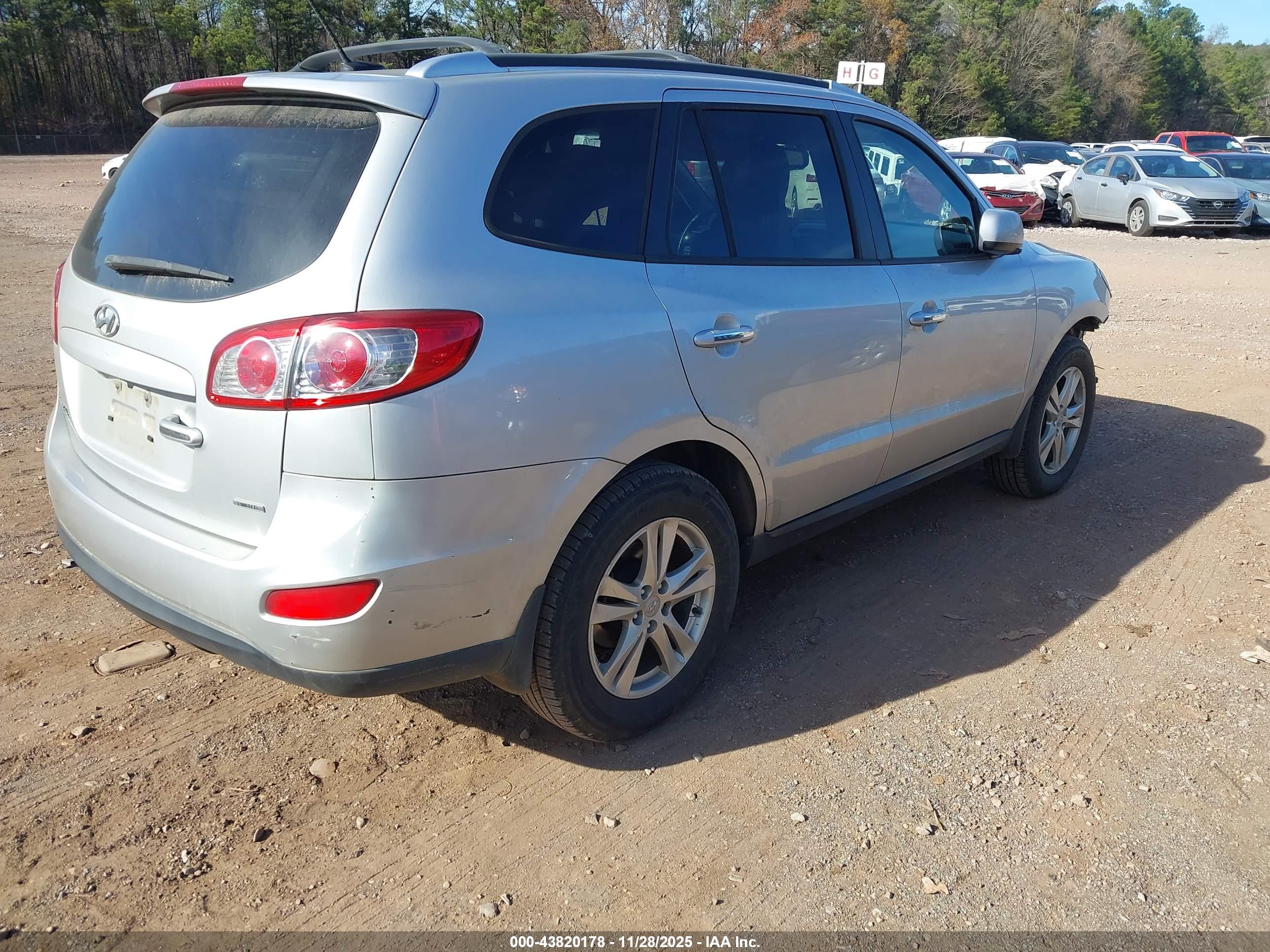 HYUNDAI SANTA image 4