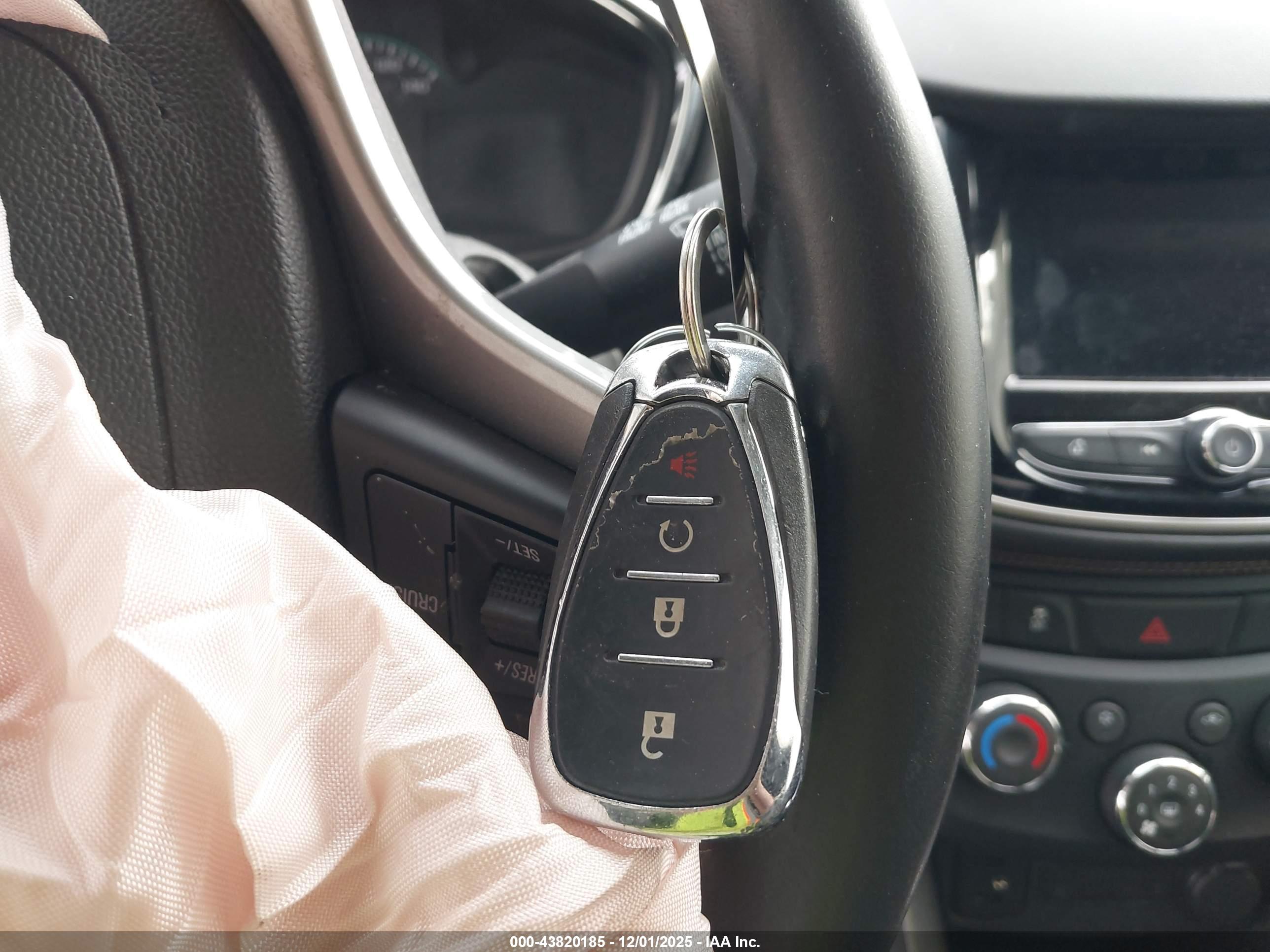 CHEVROLET TRAX image 11
