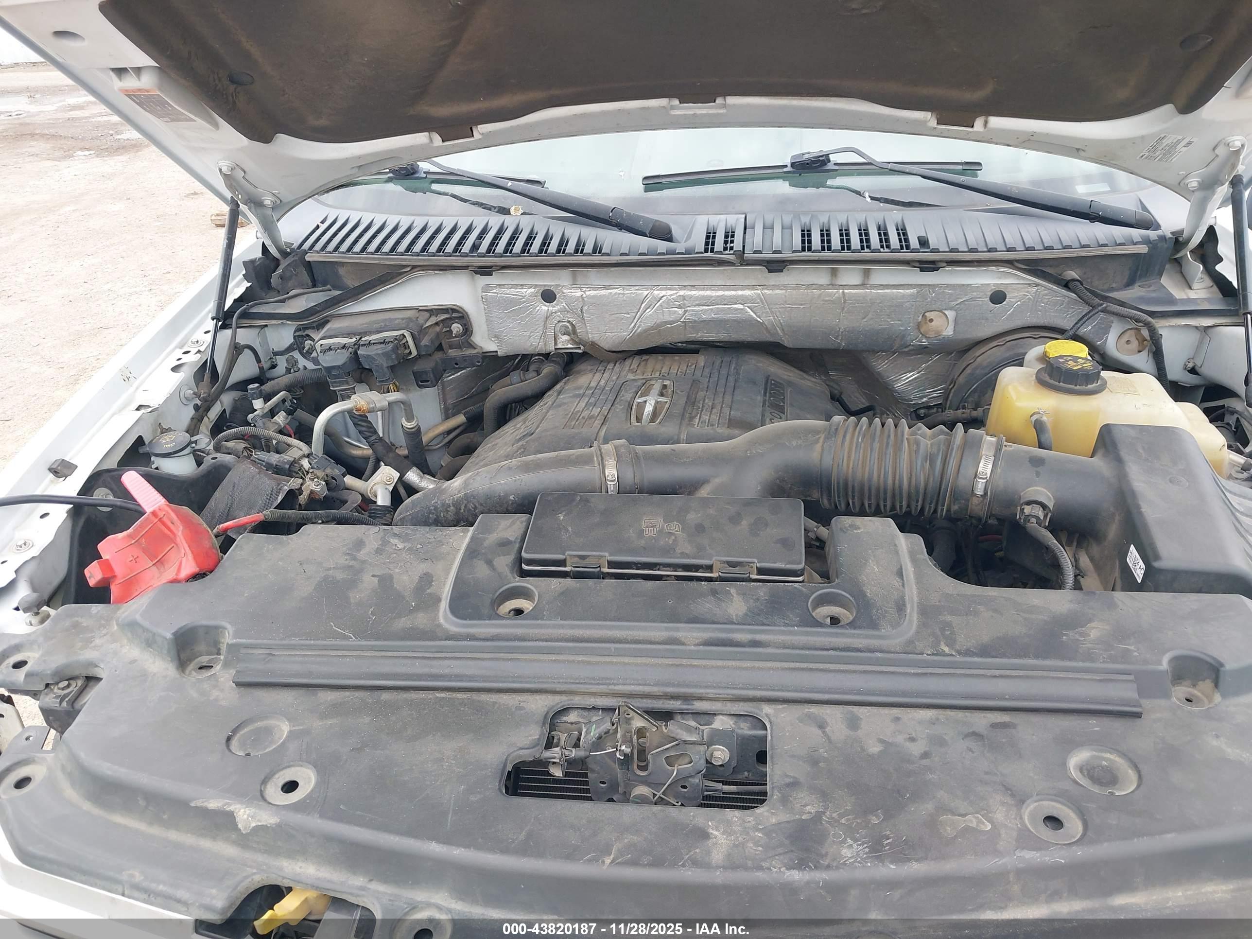 LINCOLN NAVIGATOR image 10