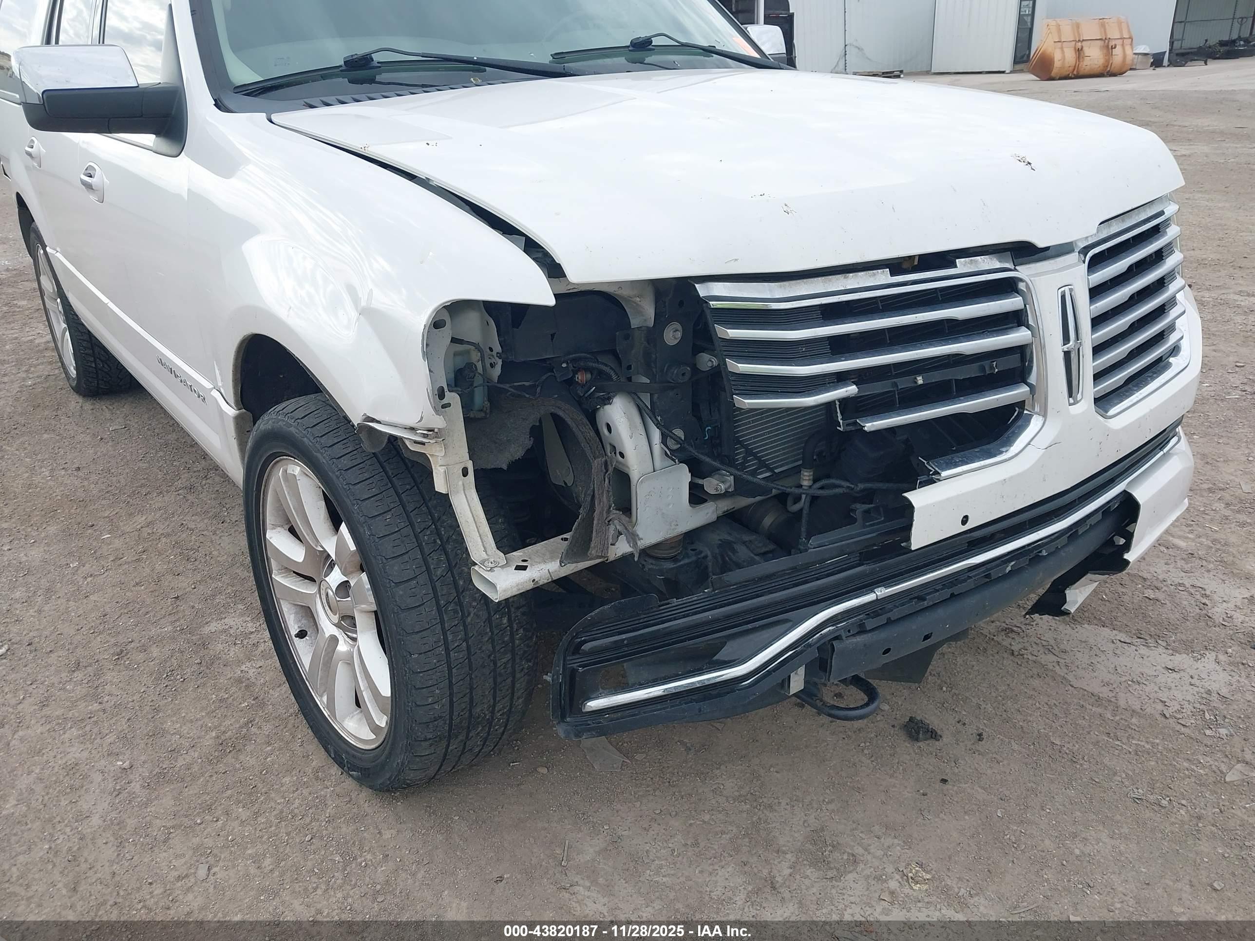 LINCOLN NAVIGATOR image 6