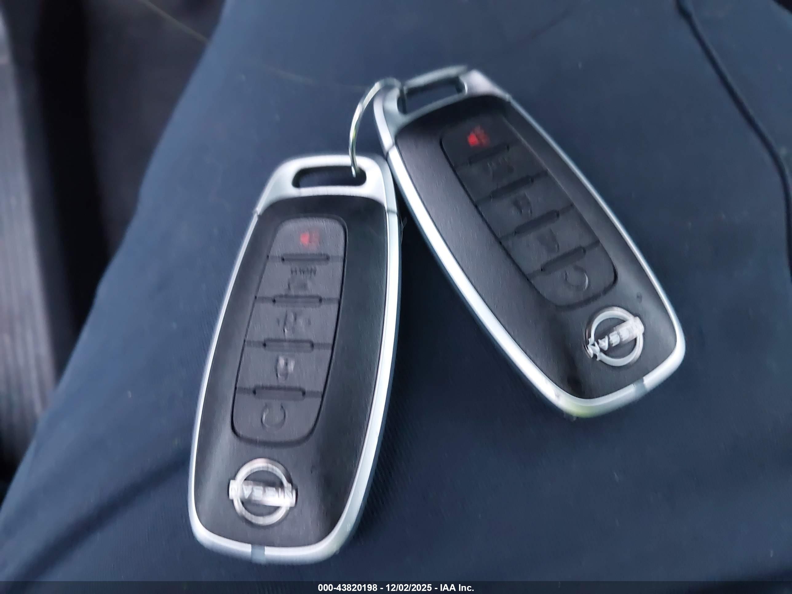 NISSAN ROGUE image 11