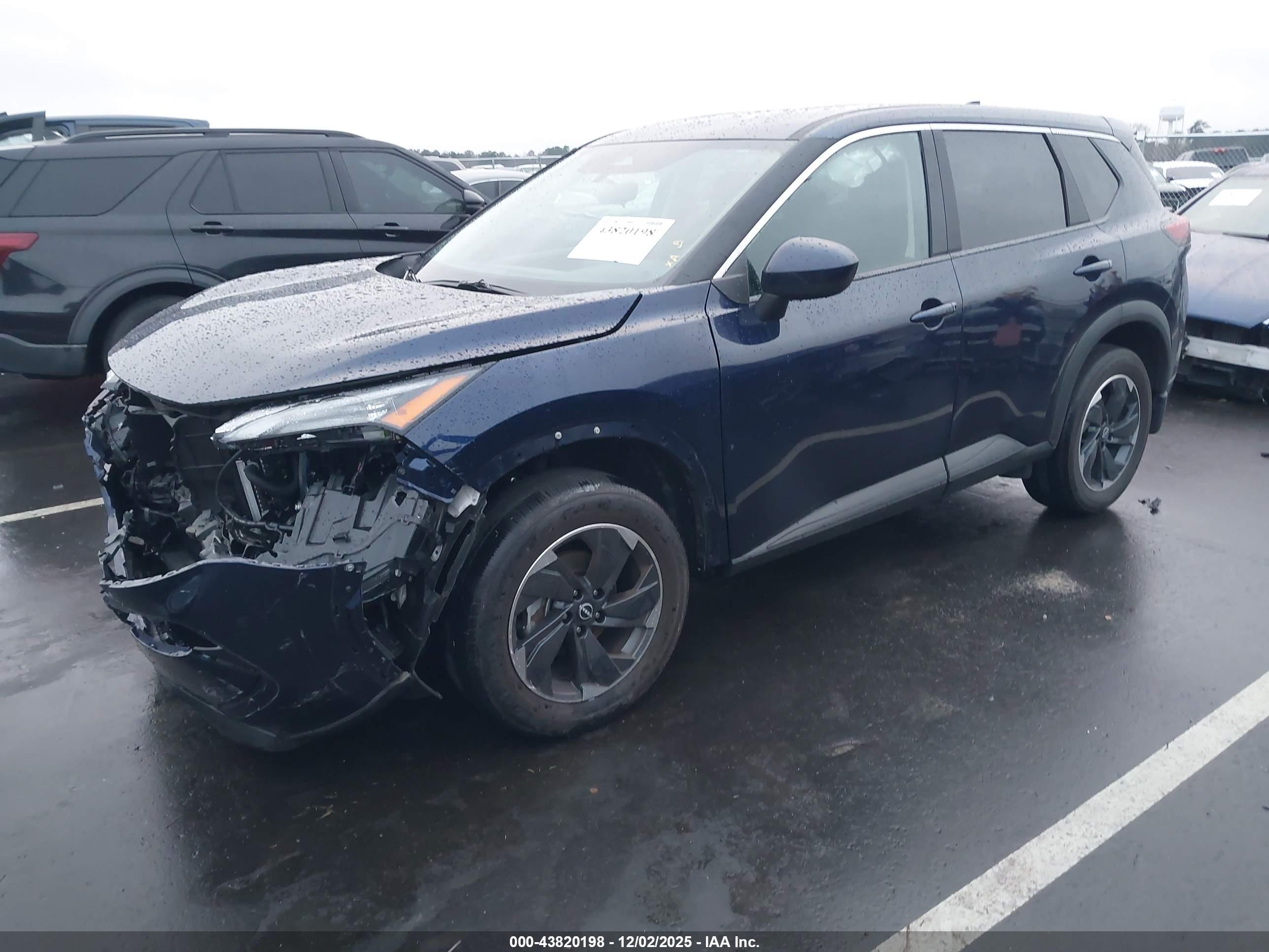 NISSAN ROGUE image 2