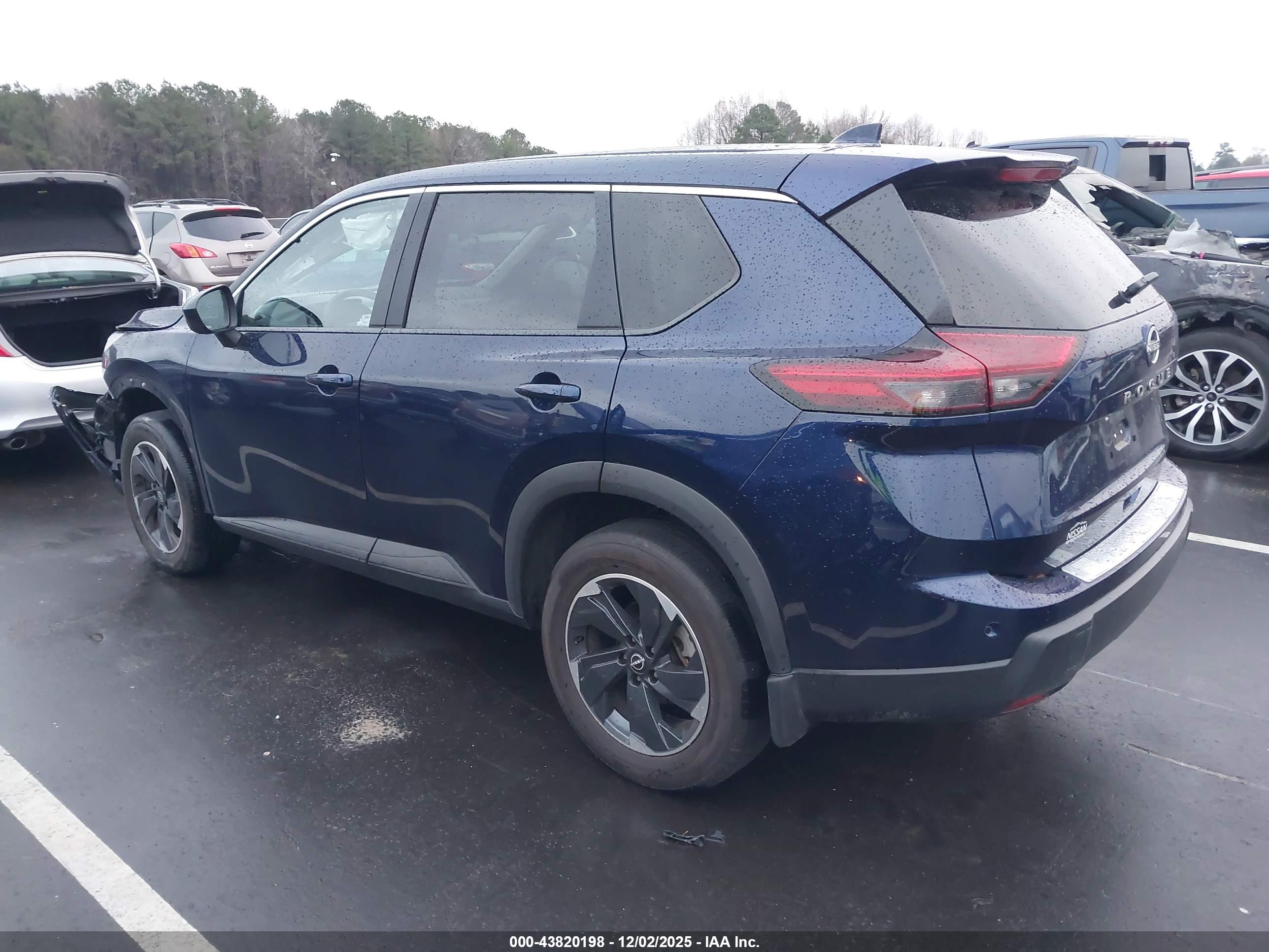 NISSAN ROGUE image 3