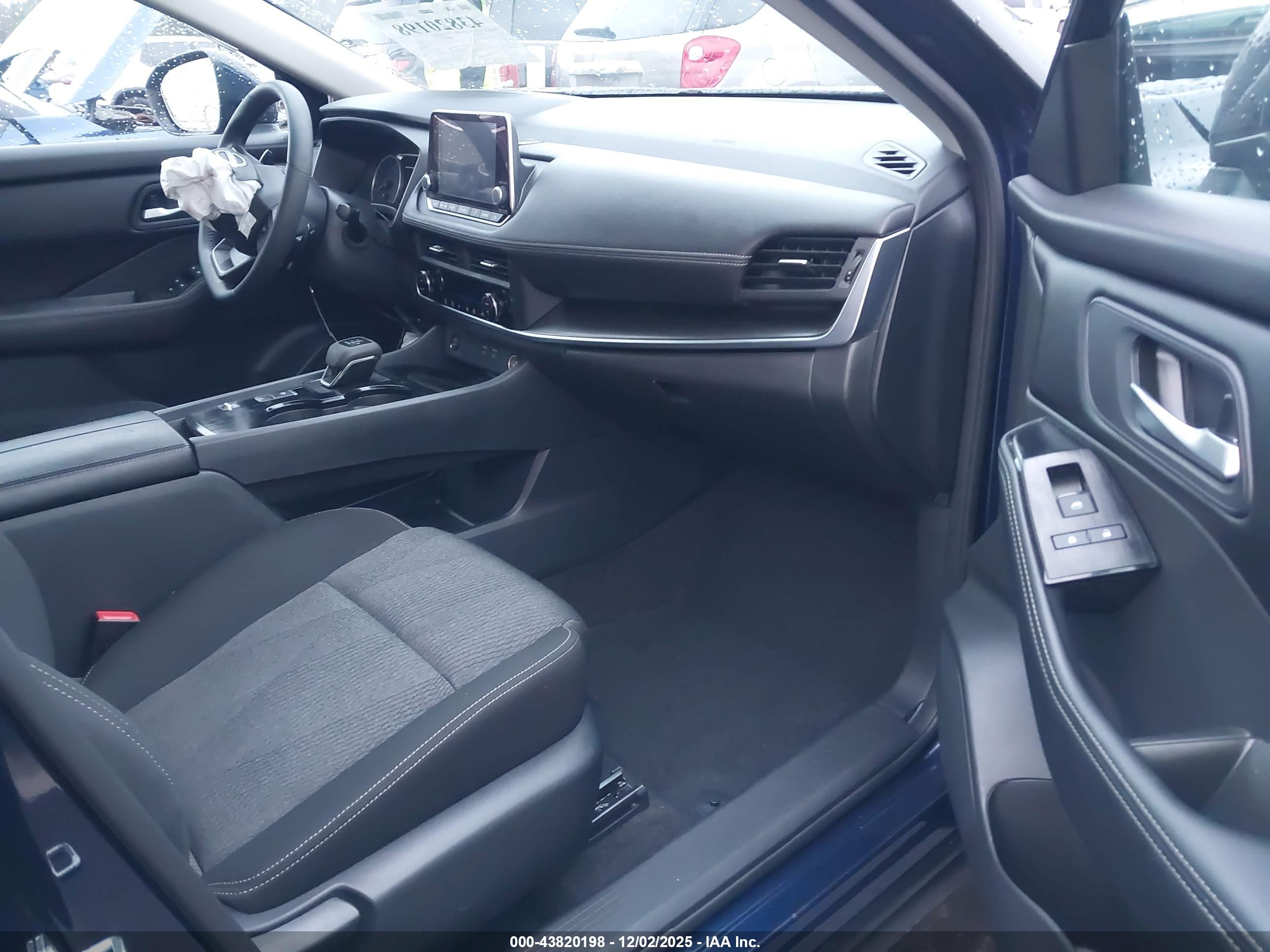 NISSAN ROGUE image 5