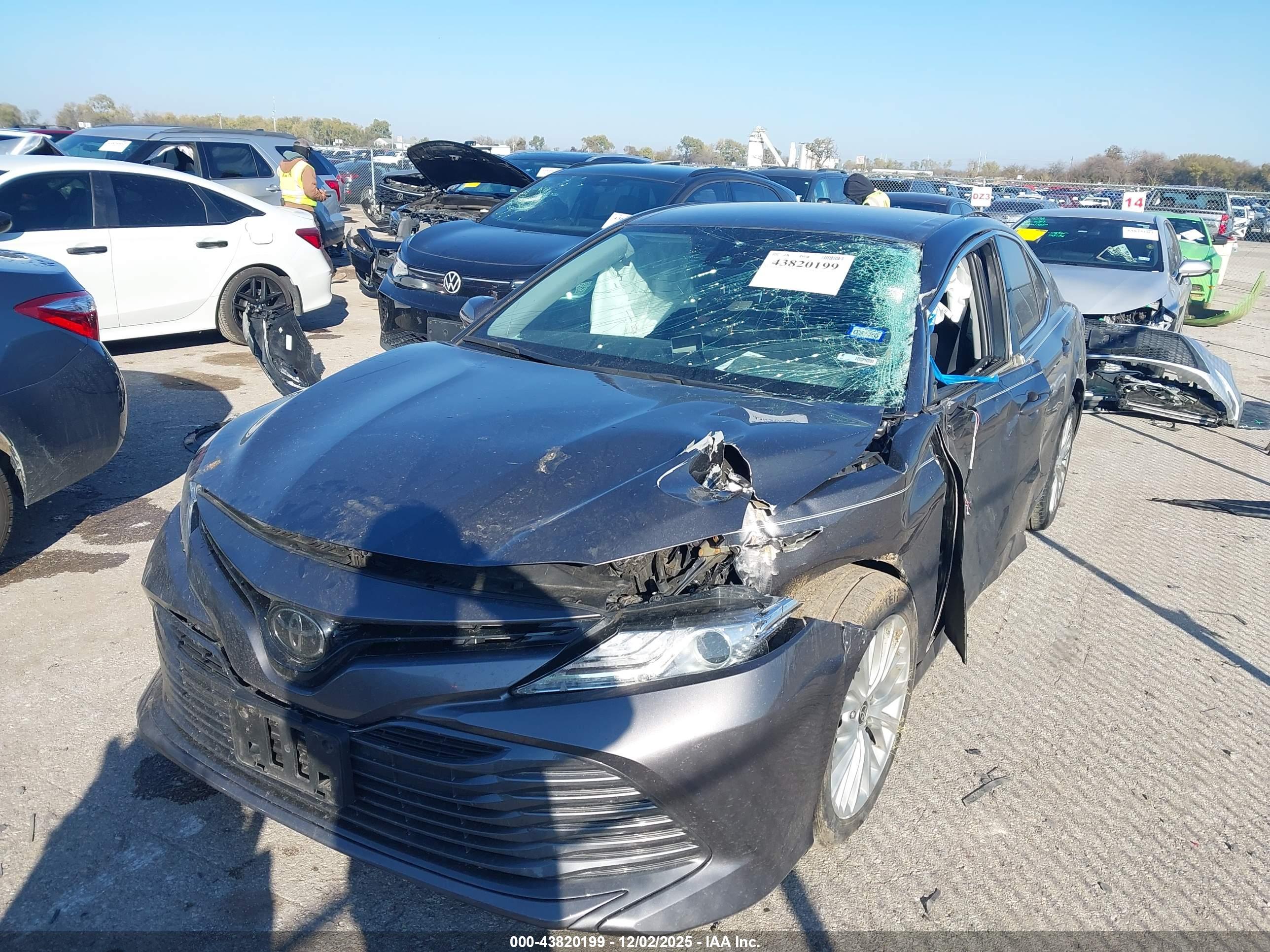 TOYOTA CAMRY image 2