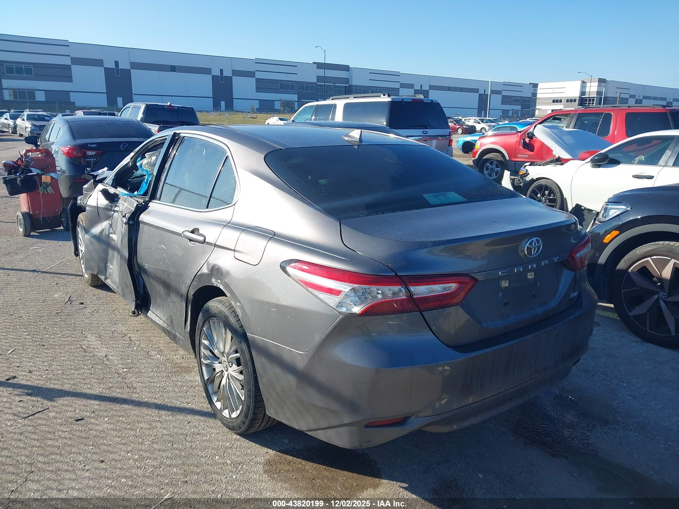 TOYOTA CAMRY image 3