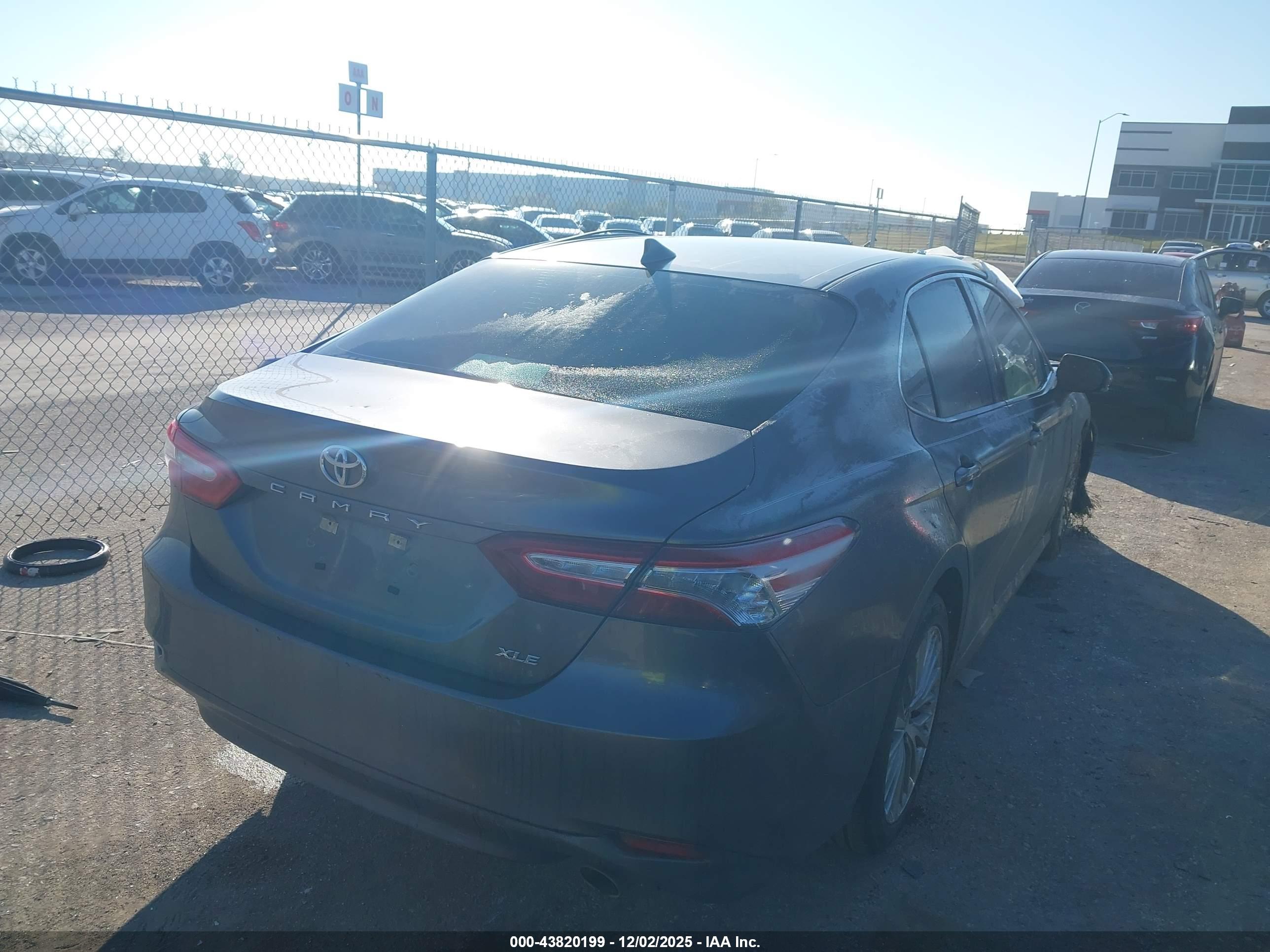TOYOTA CAMRY image 4