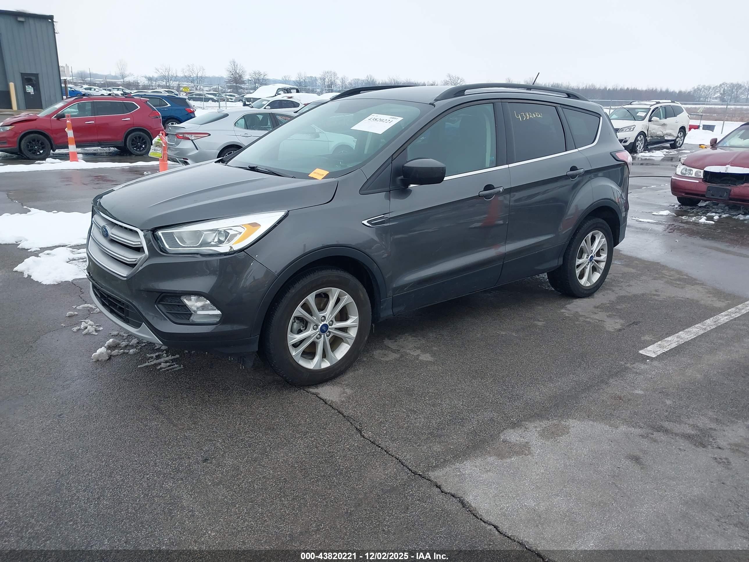 FORD ESCAPE image 2