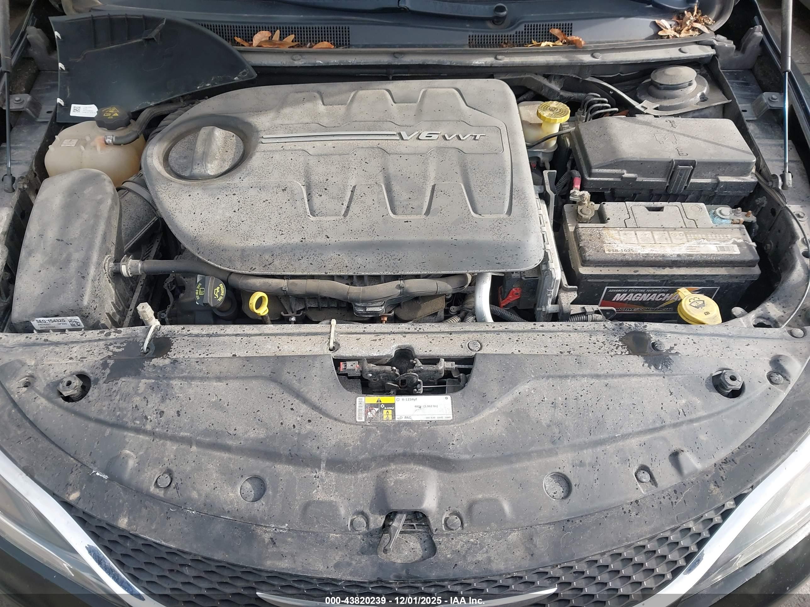 CHRYSLER 200 image 10