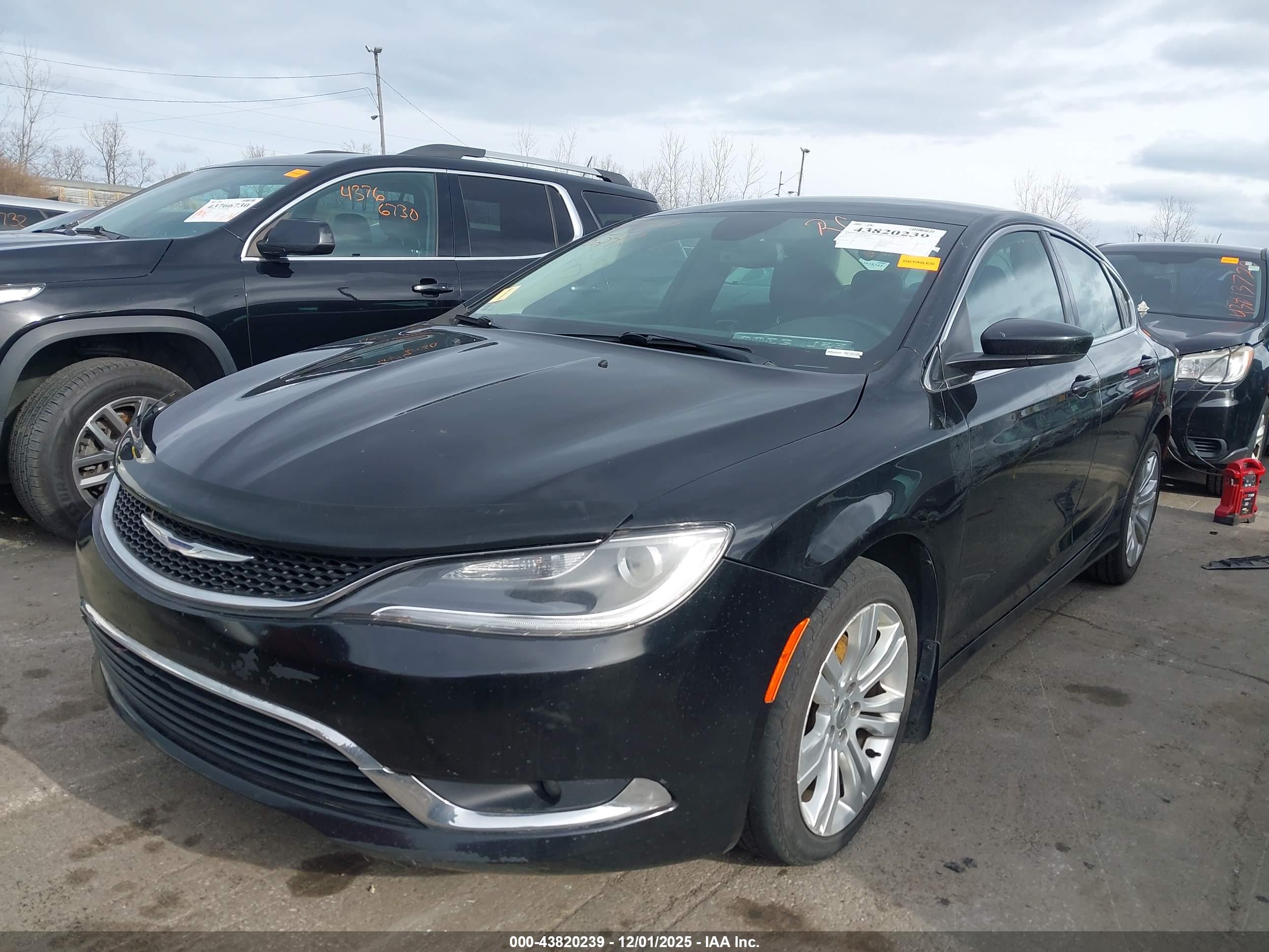 CHRYSLER 200 image 2