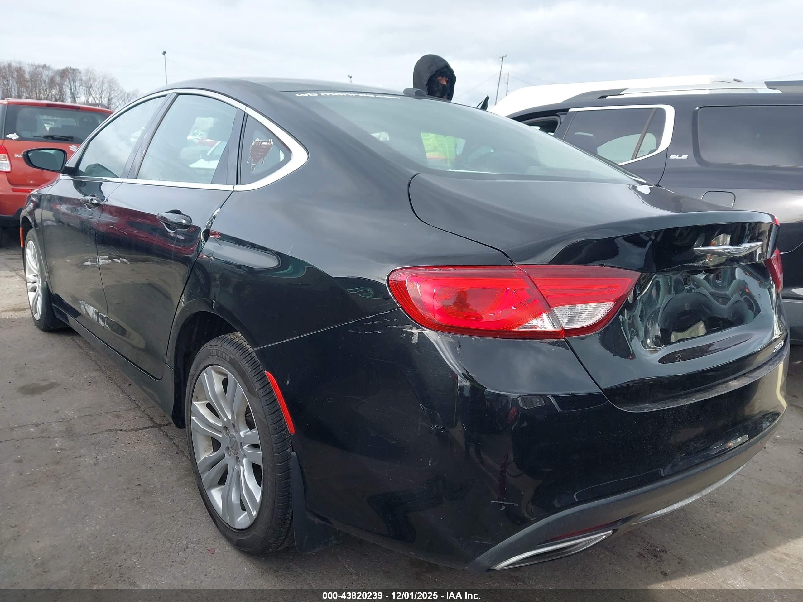 CHRYSLER 200 image 3