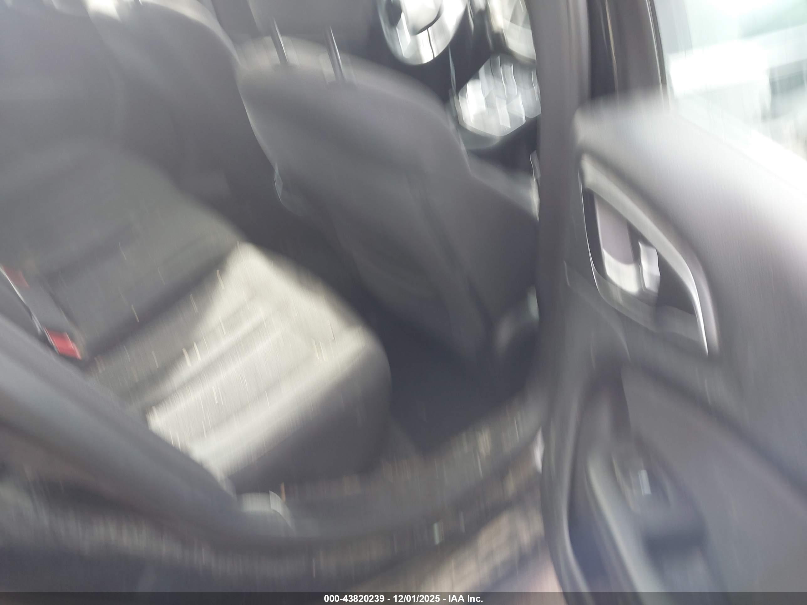 CHRYSLER 200 image 8