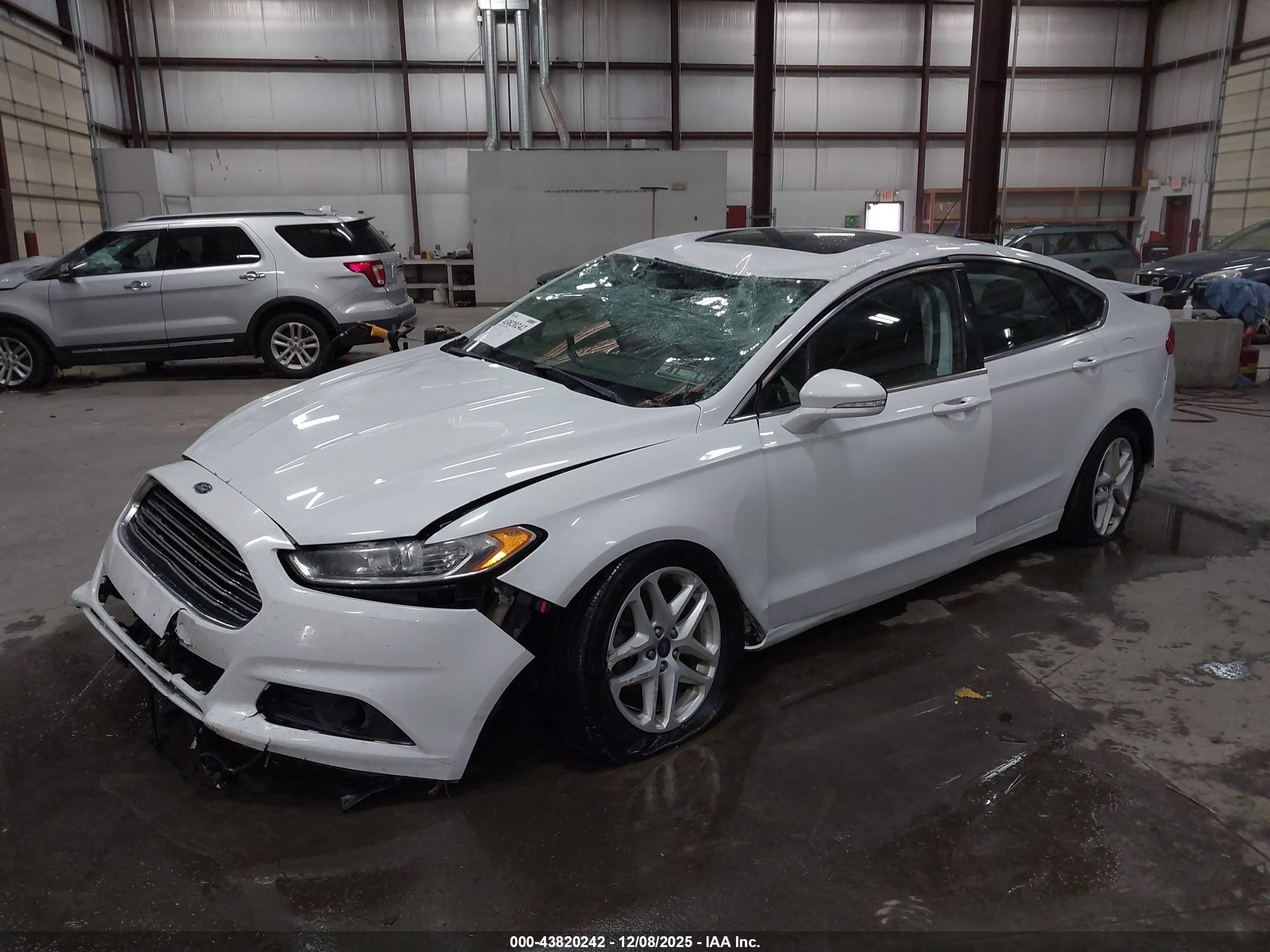 FORD FUSION image 2