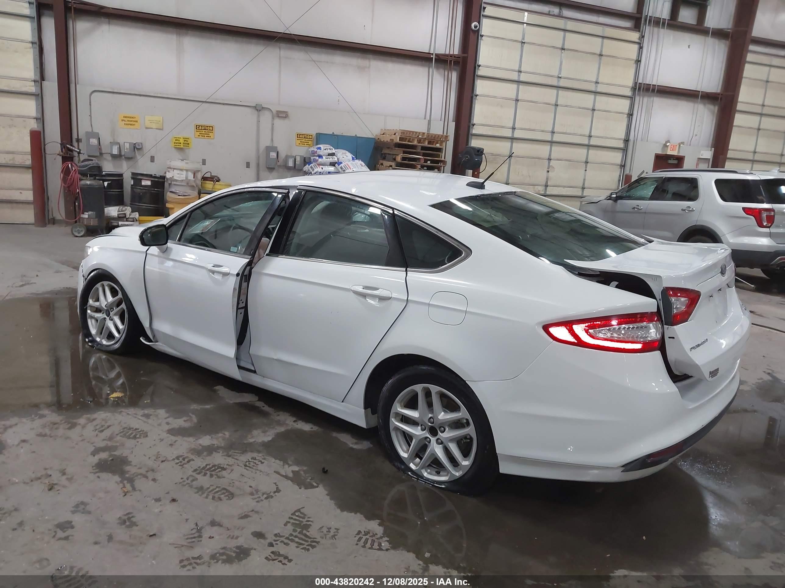 FORD FUSION image 3