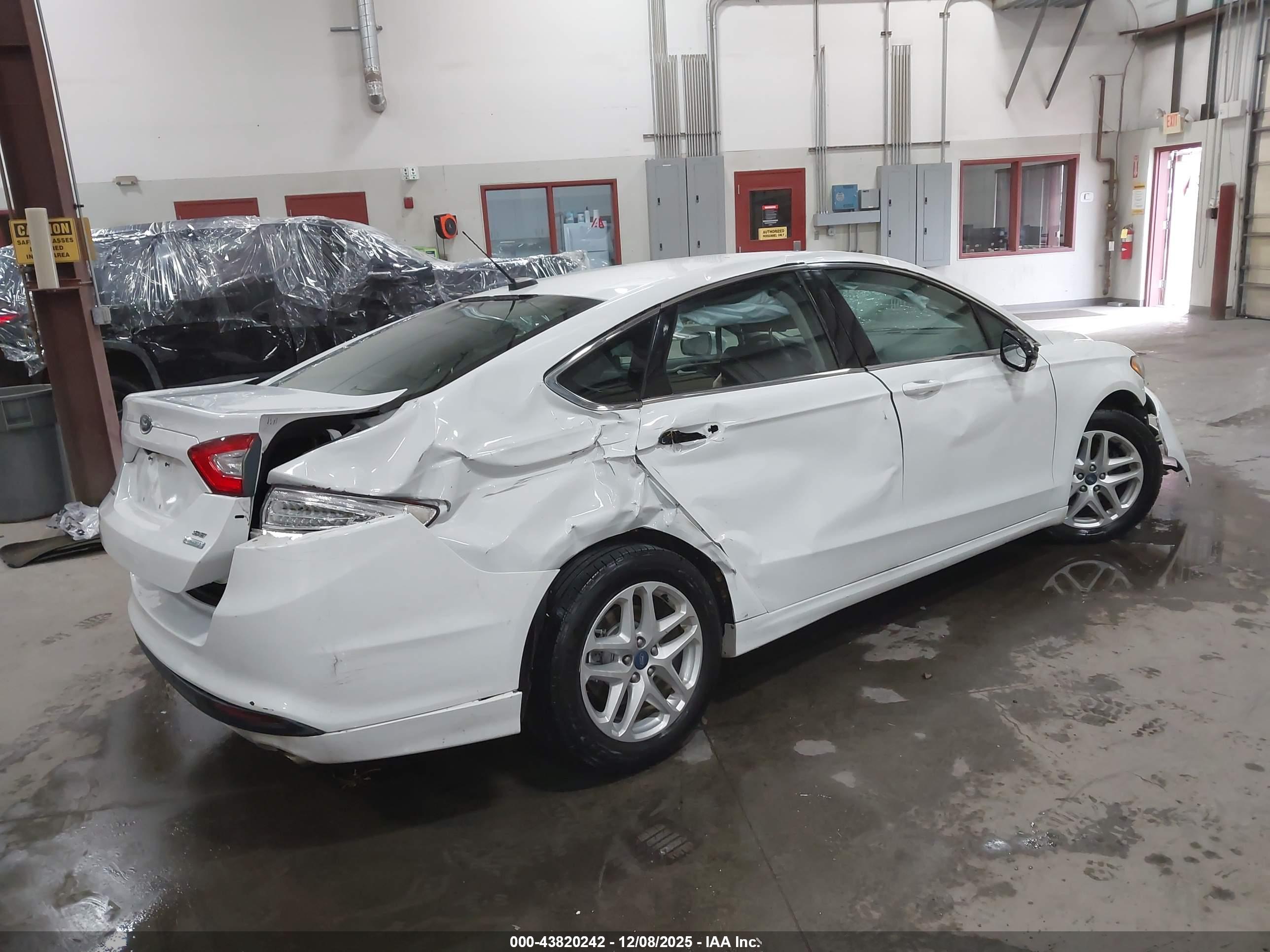 FORD FUSION image 4