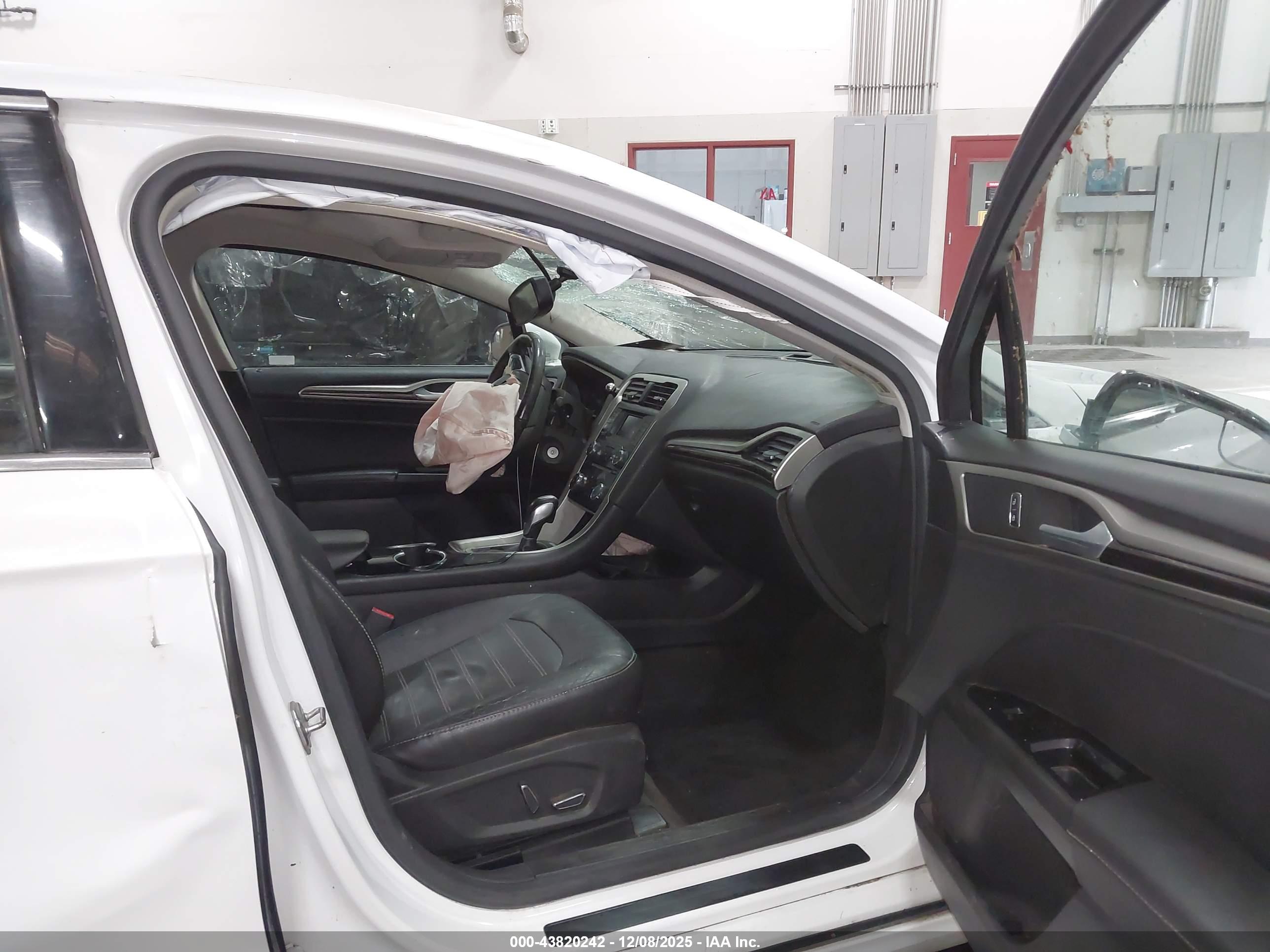 FORD FUSION image 5