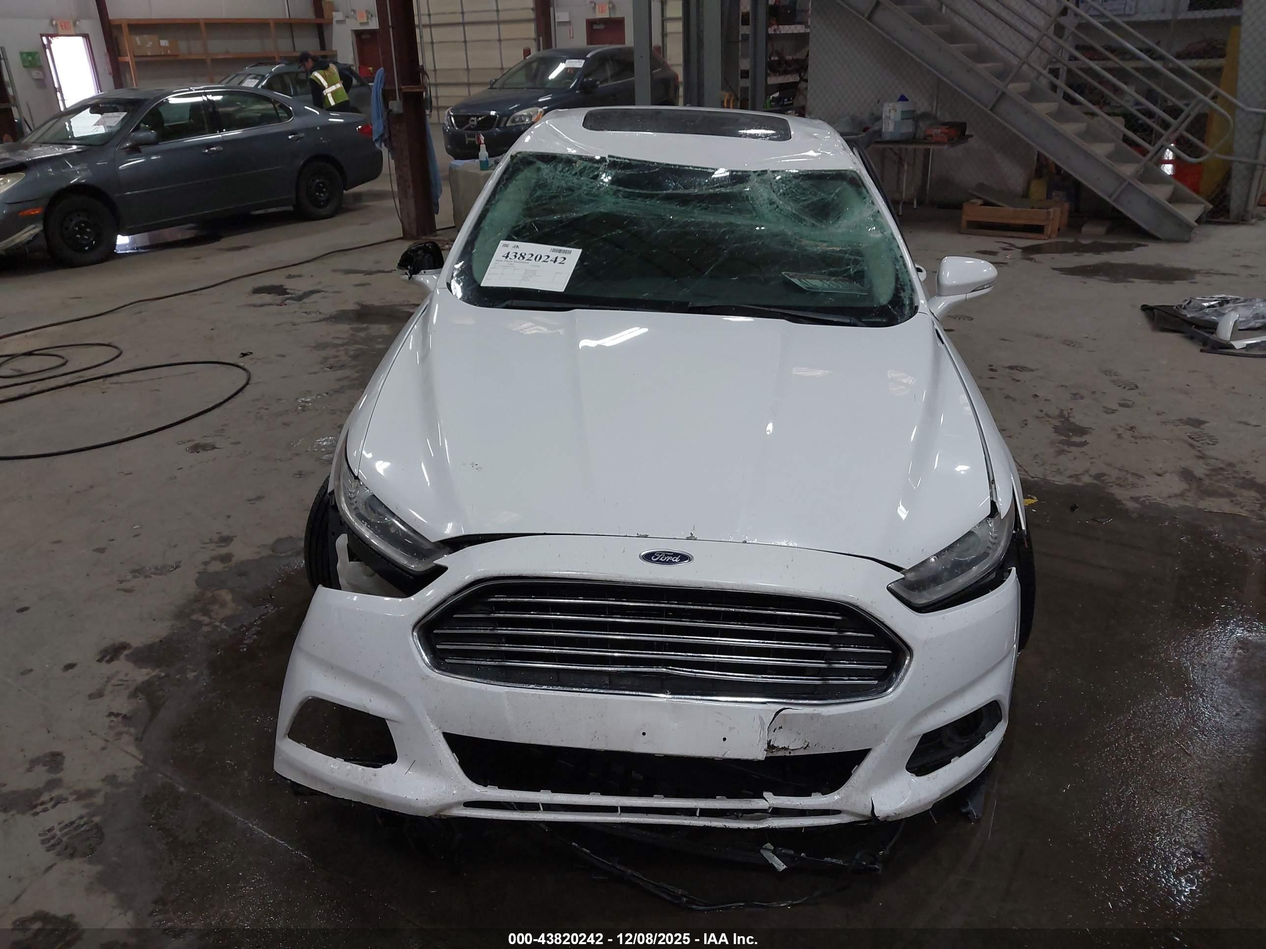 FORD FUSION image 6