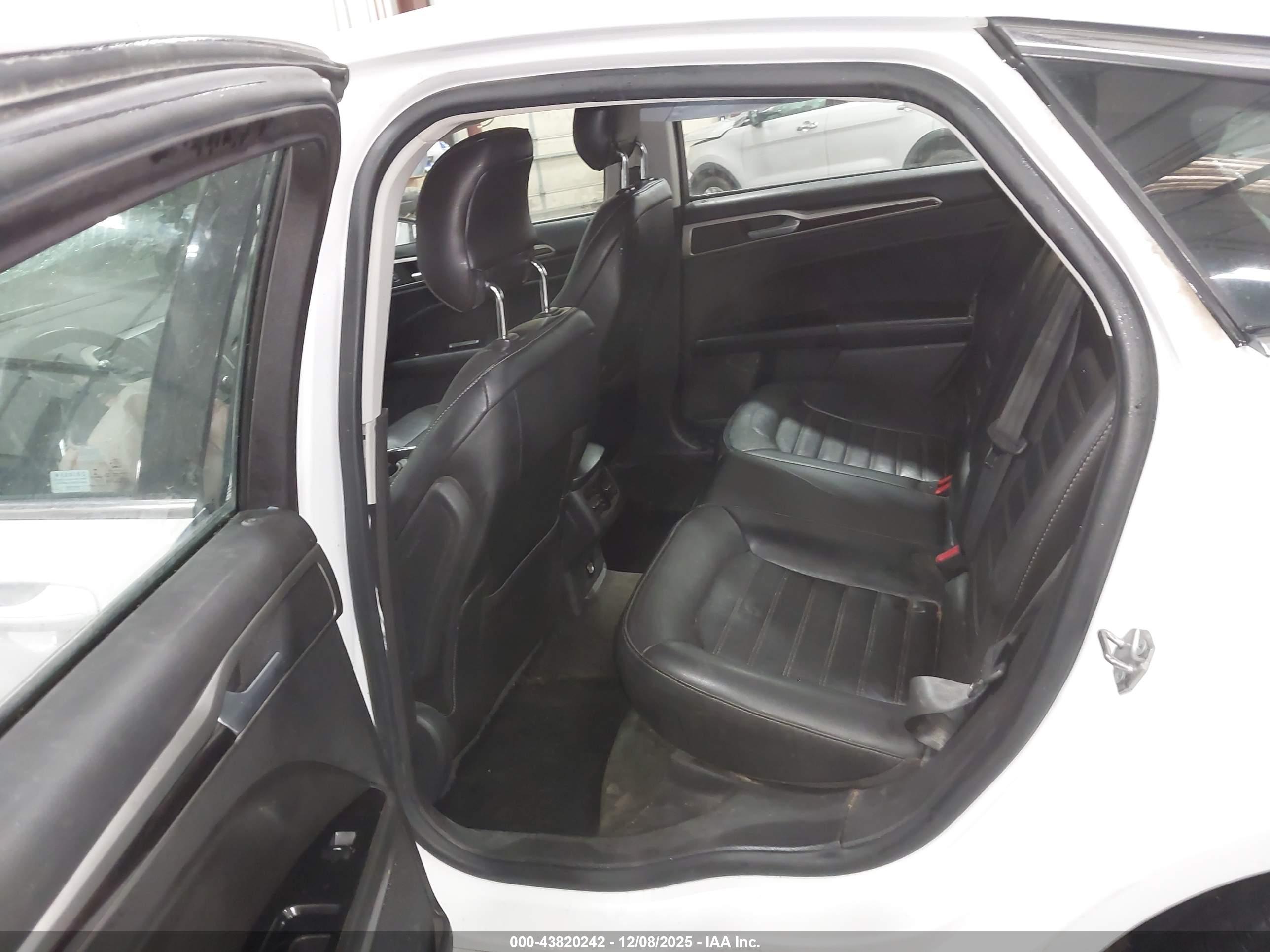 FORD FUSION image 8