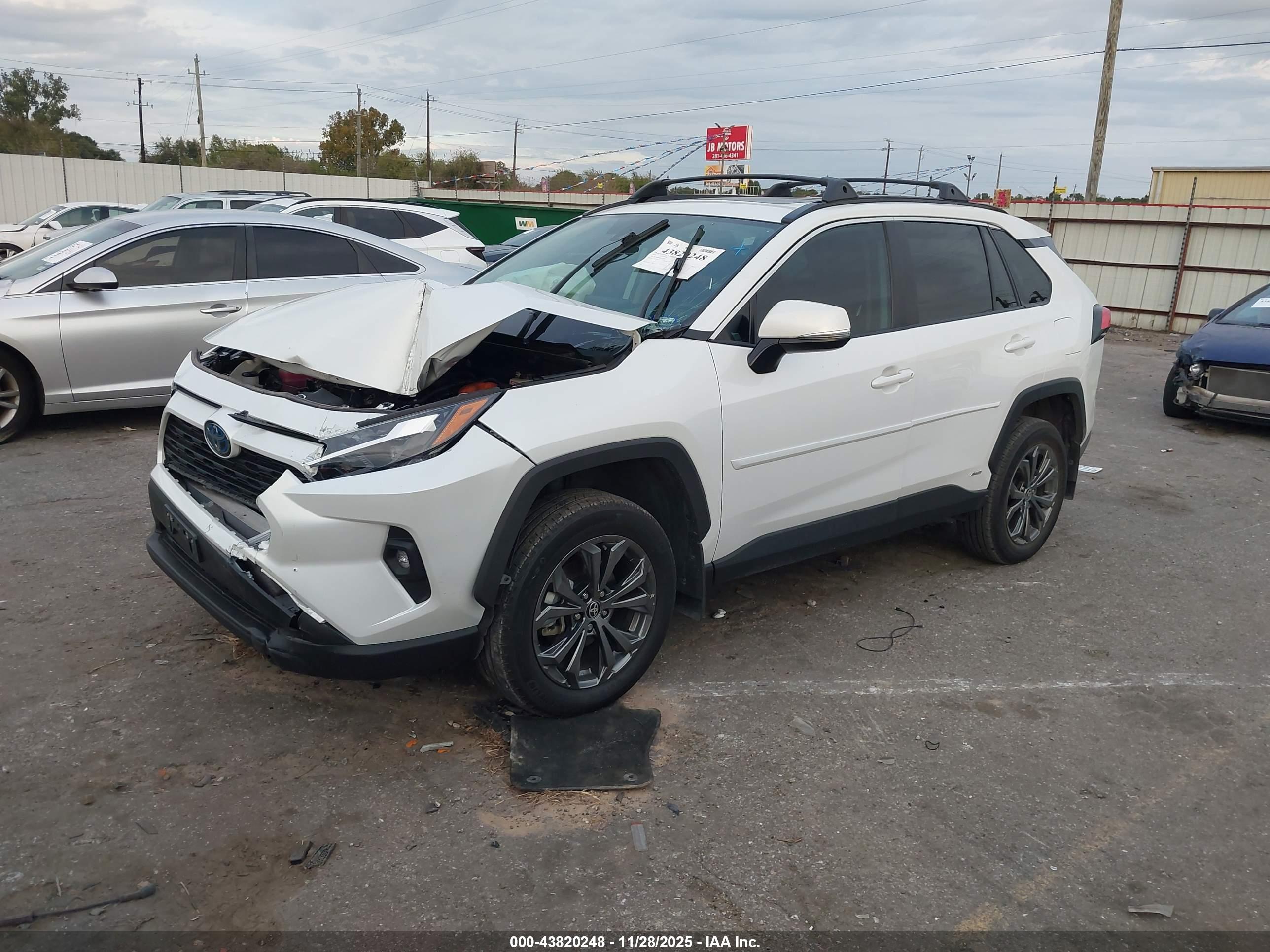 TOYOTA RAV4 image 2