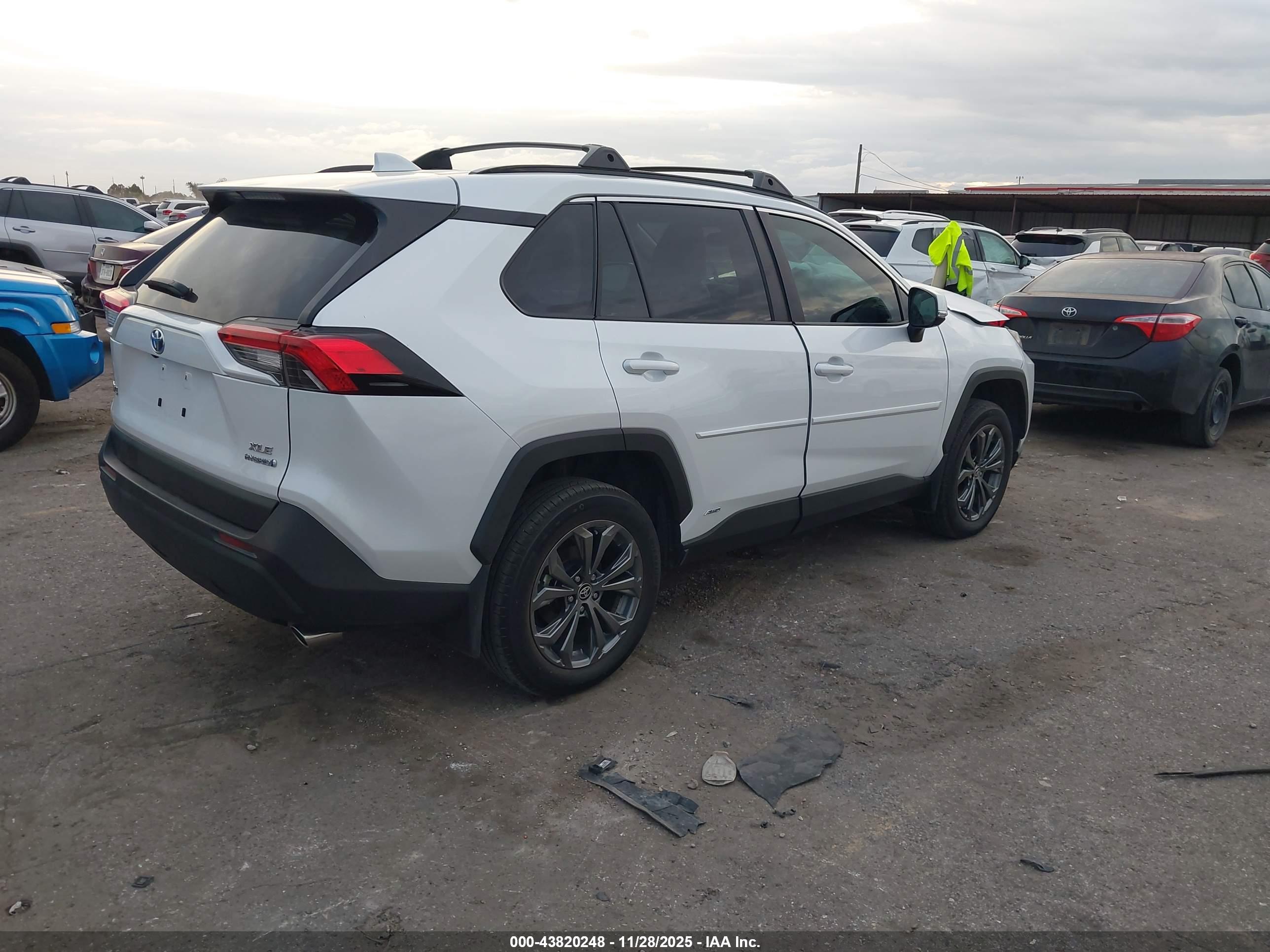 TOYOTA RAV4 image 4
