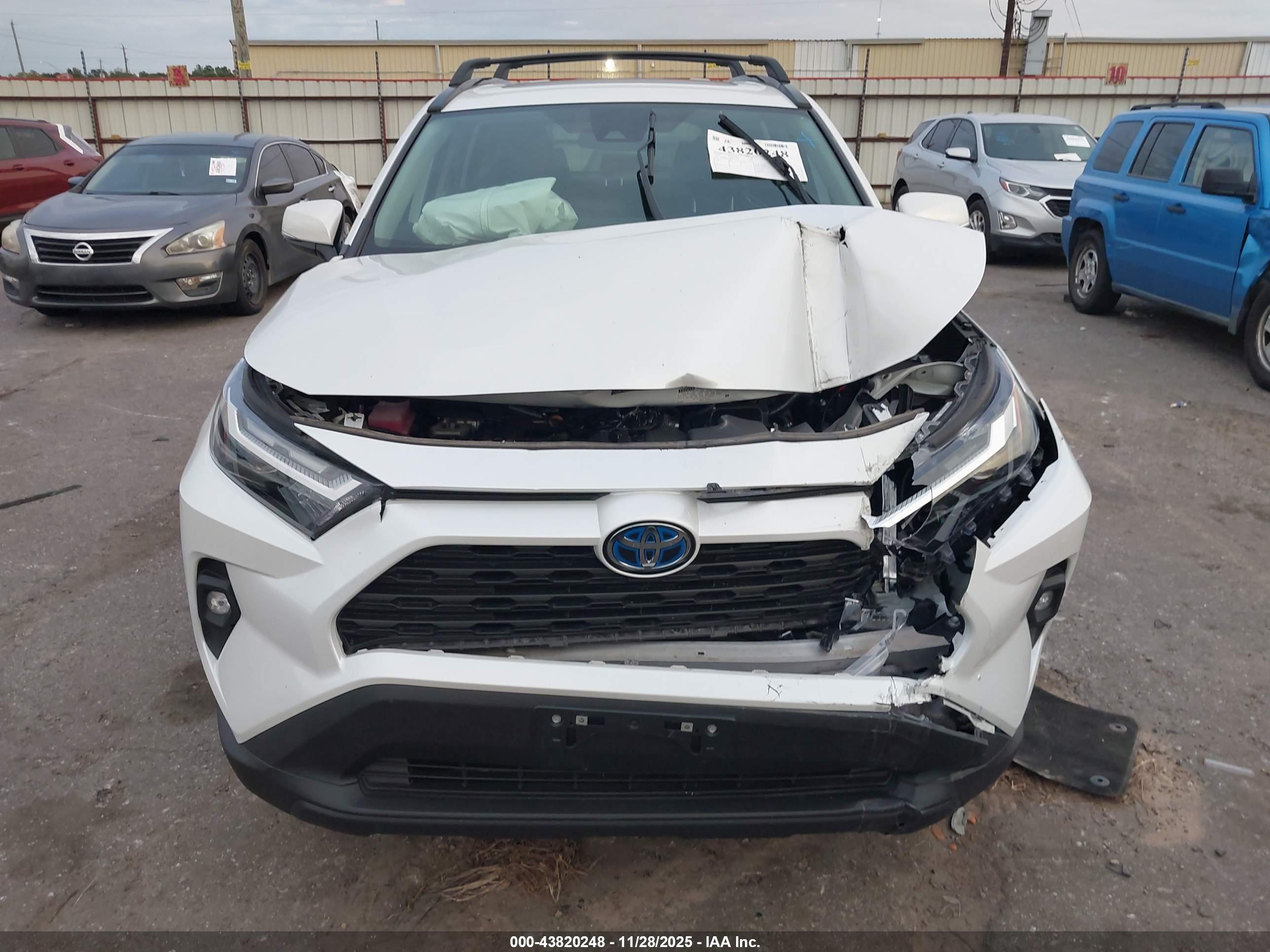 TOYOTA RAV4 image 6