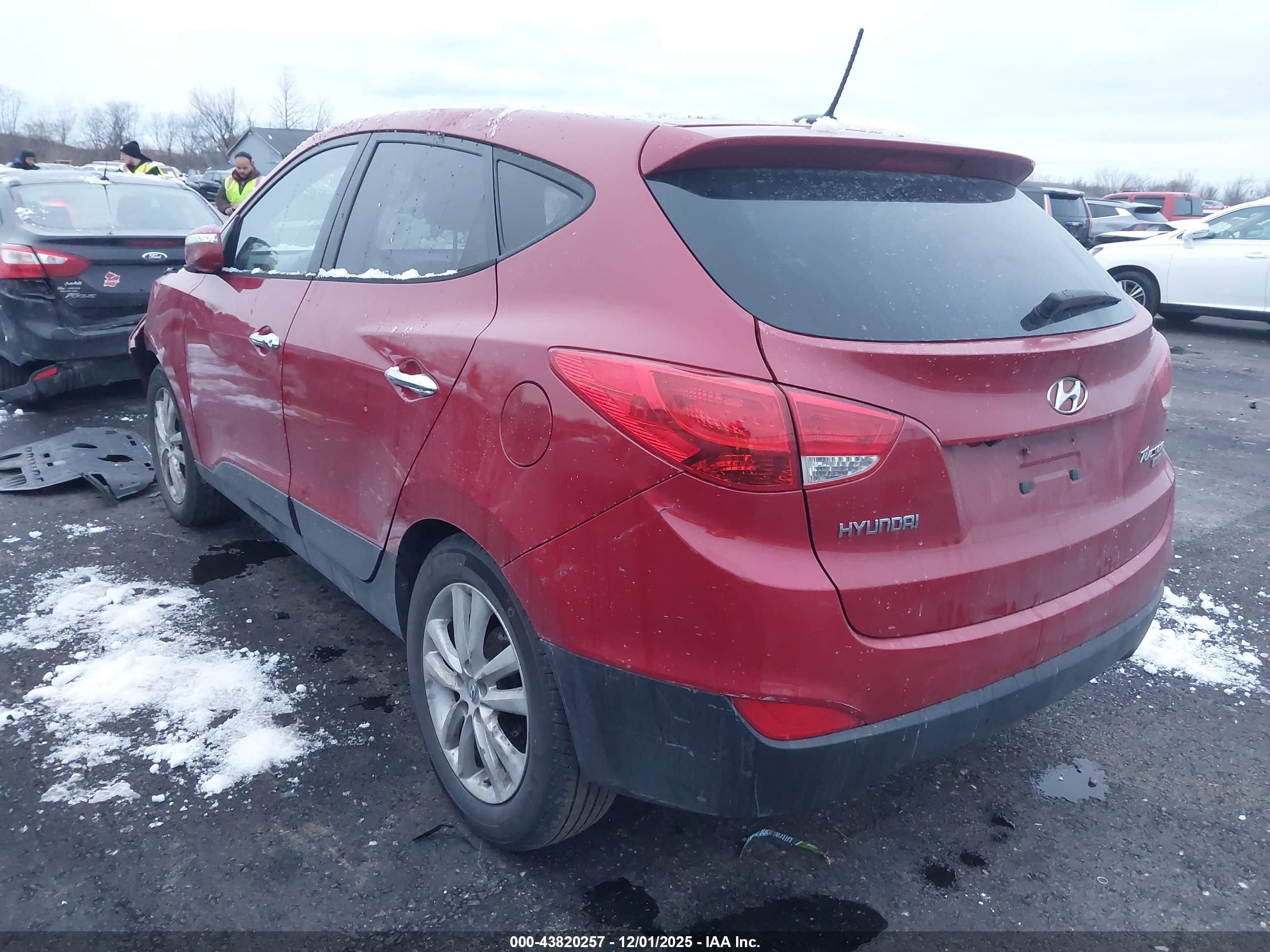 HYUNDAI TUCSON image 3