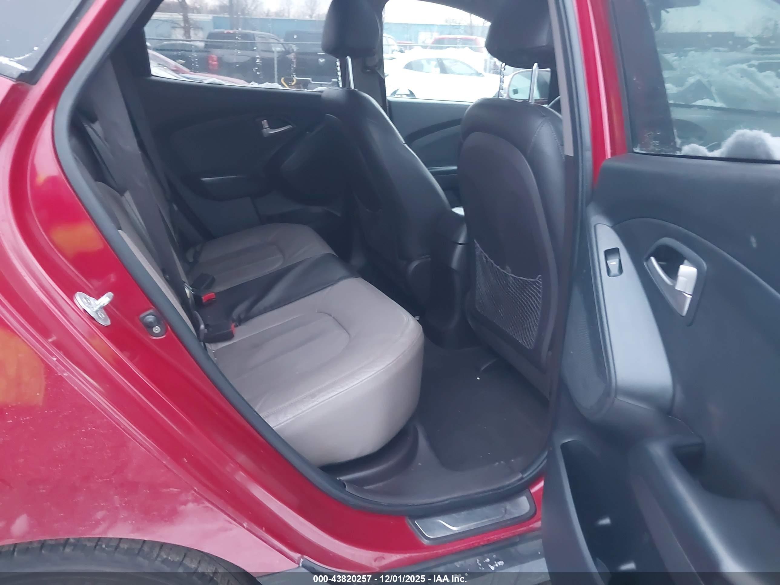 HYUNDAI TUCSON image 8