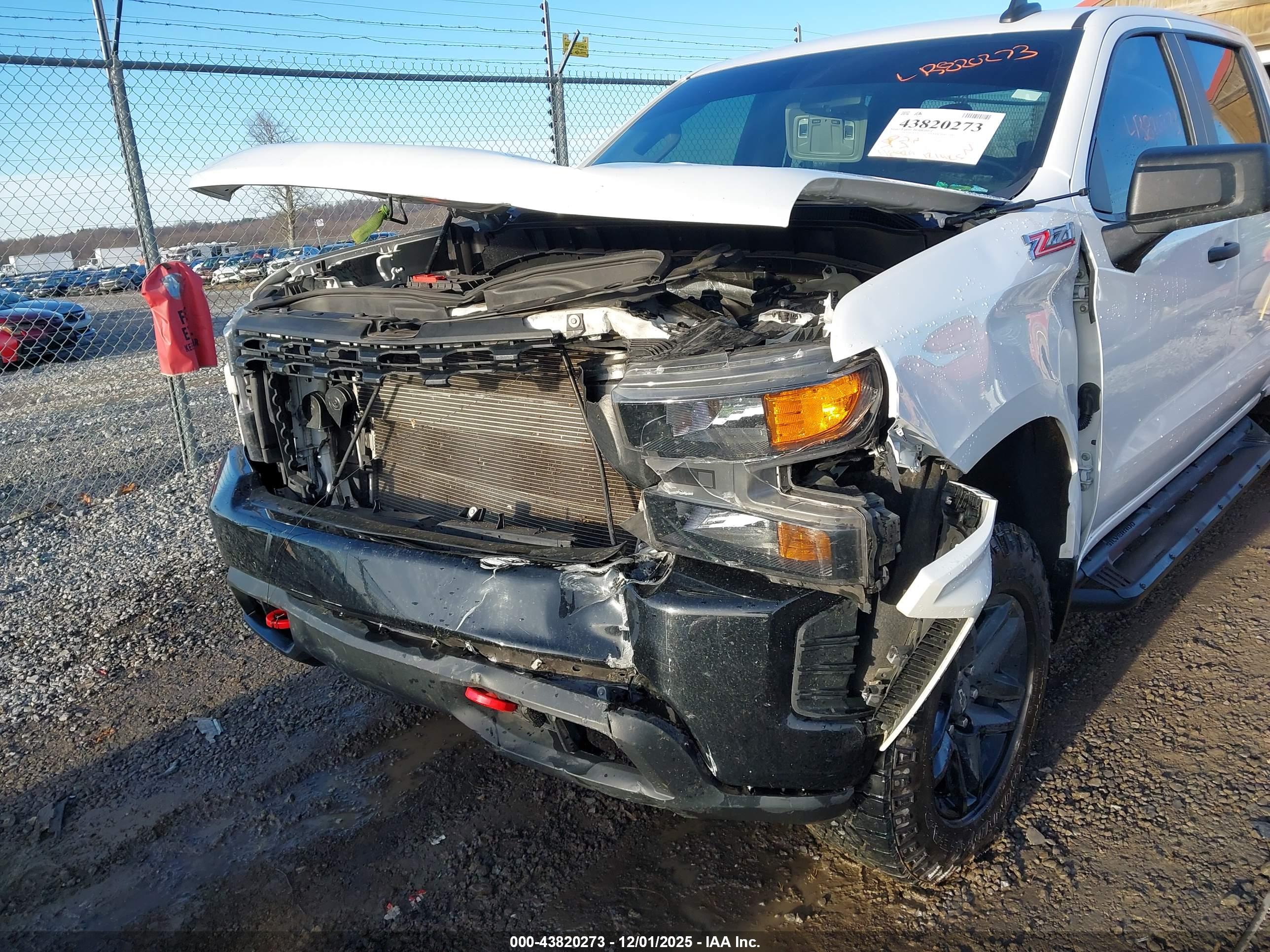 CHEVROLET SILVERADO image 6