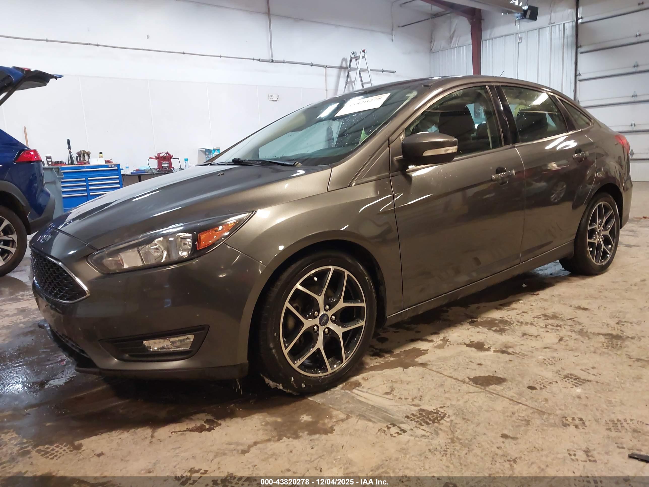 FORD FOCUS image 2