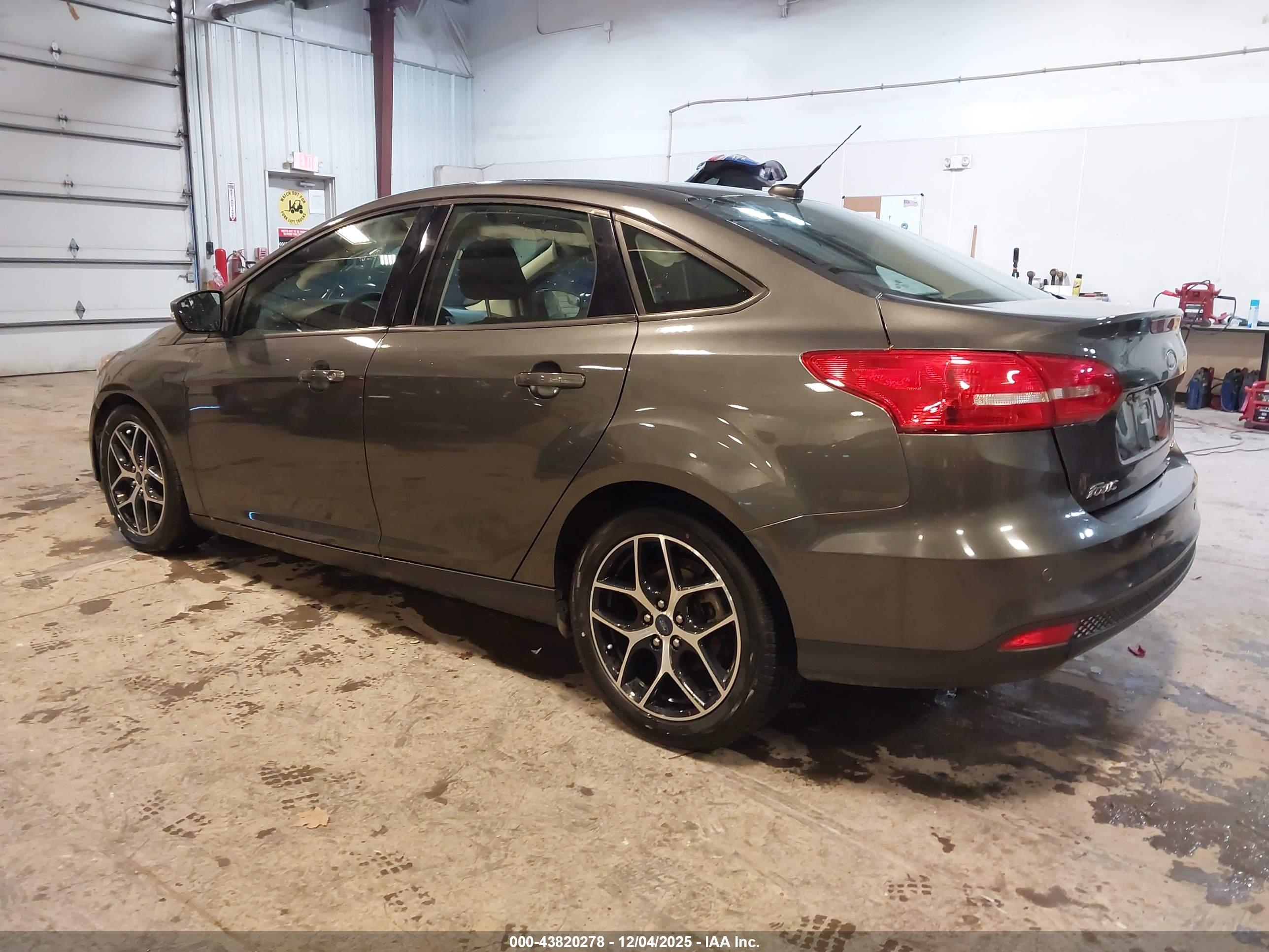 FORD FOCUS image 3