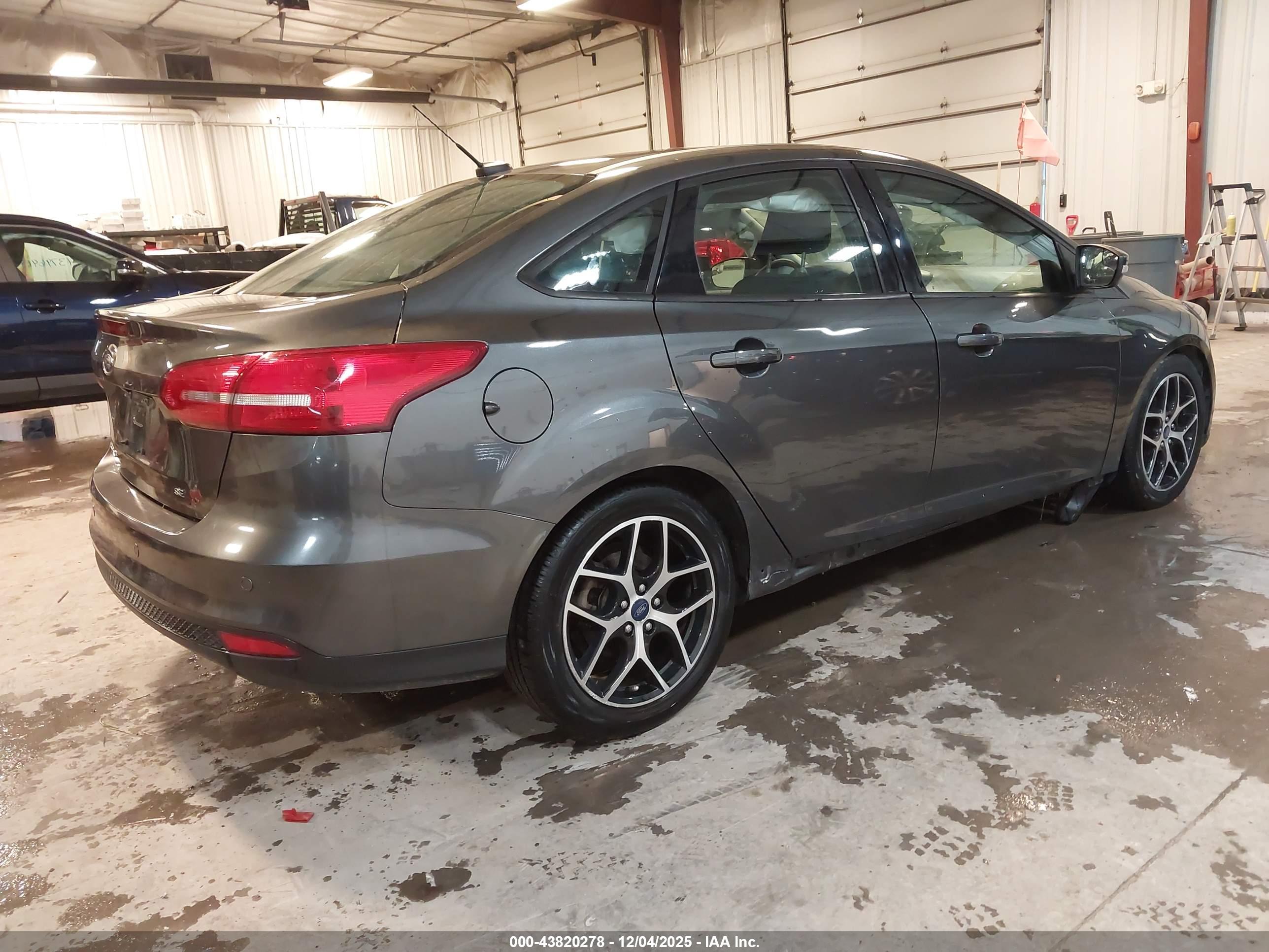FORD FOCUS image 4