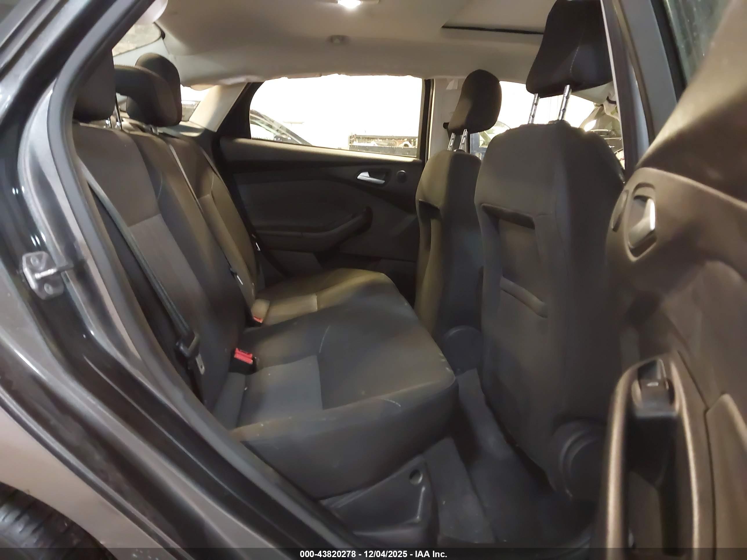 FORD FOCUS image 8