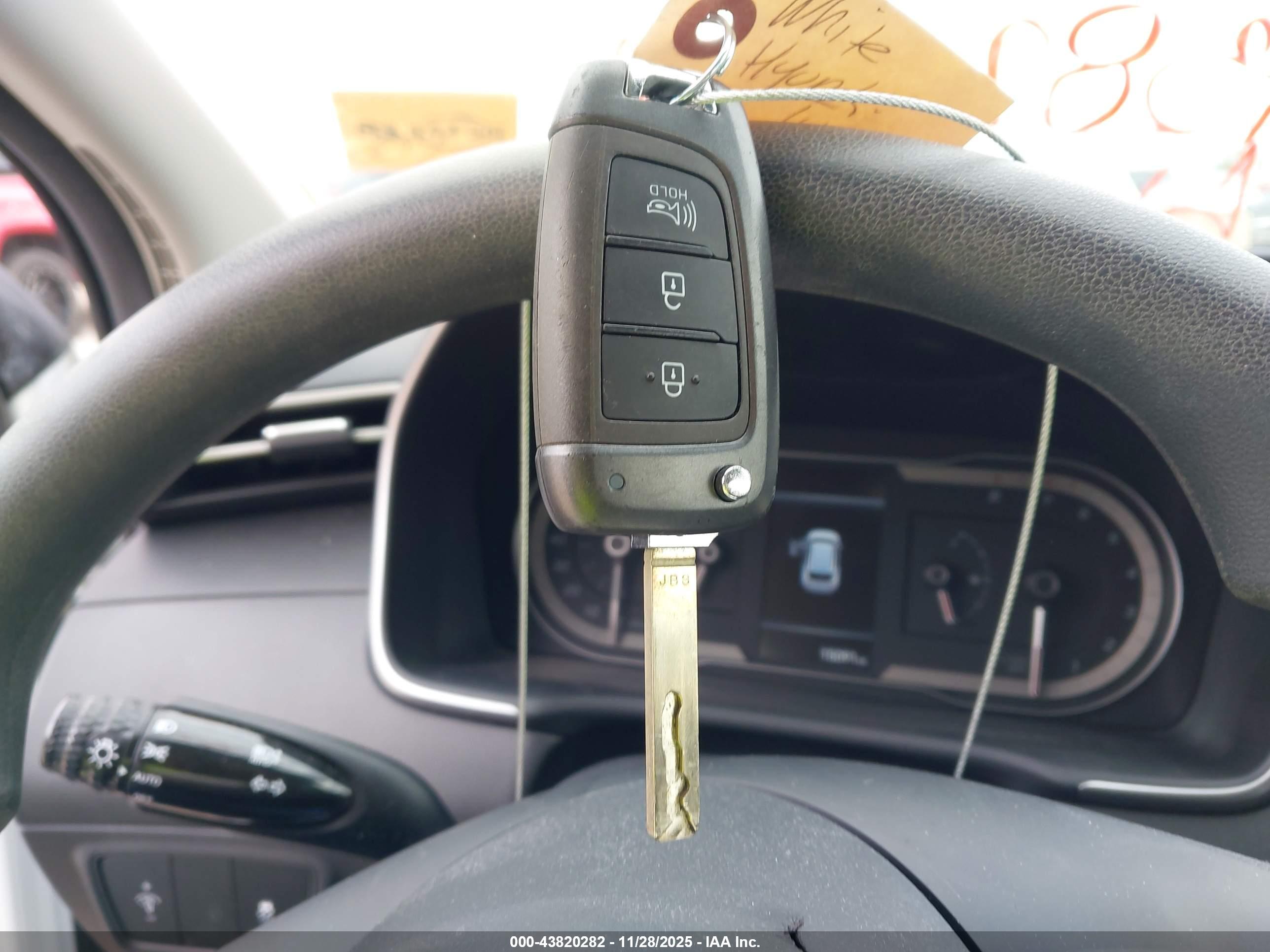 HYUNDAI TUCSON image 11