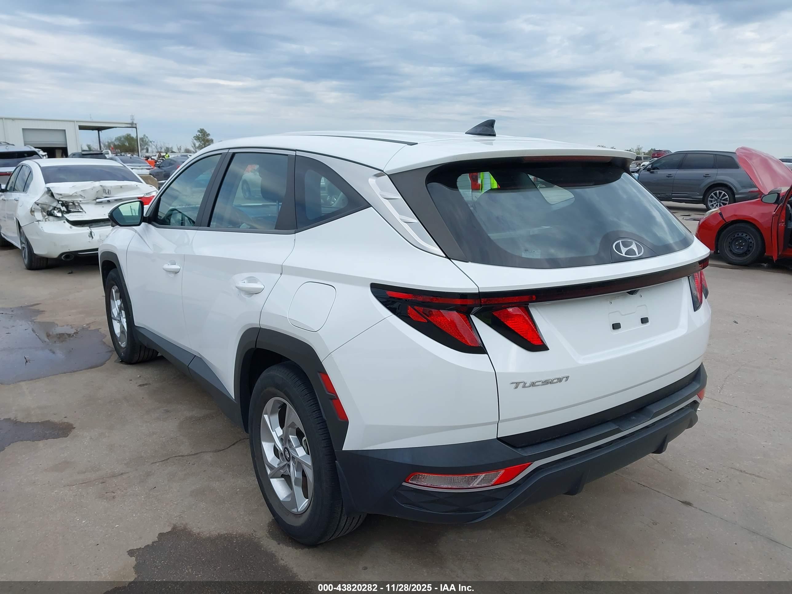 HYUNDAI TUCSON image 3