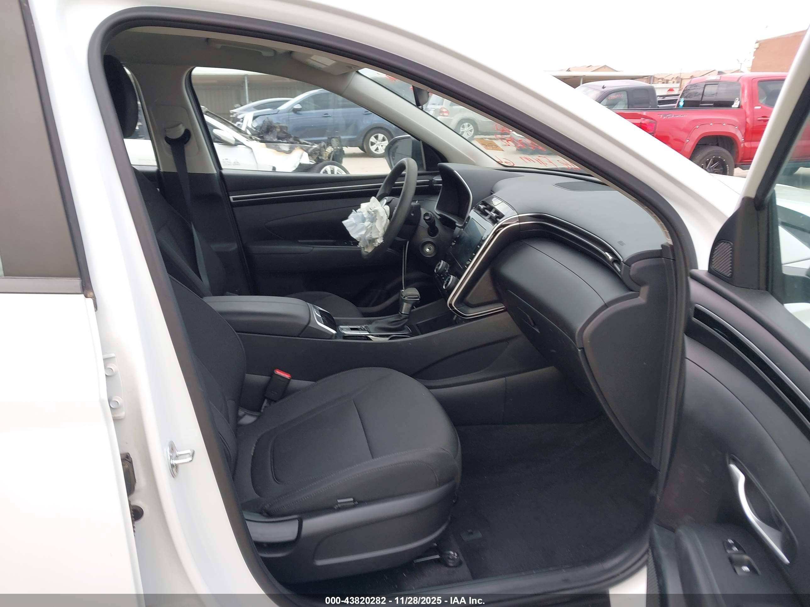 HYUNDAI TUCSON image 5