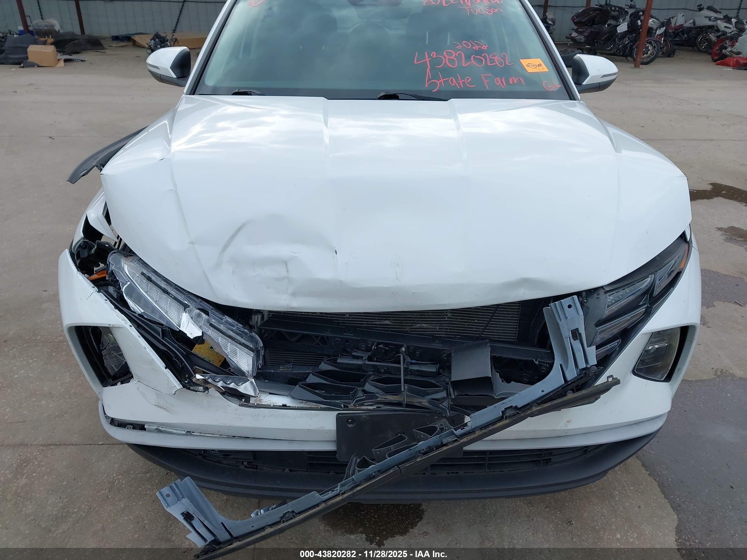 HYUNDAI TUCSON image 6