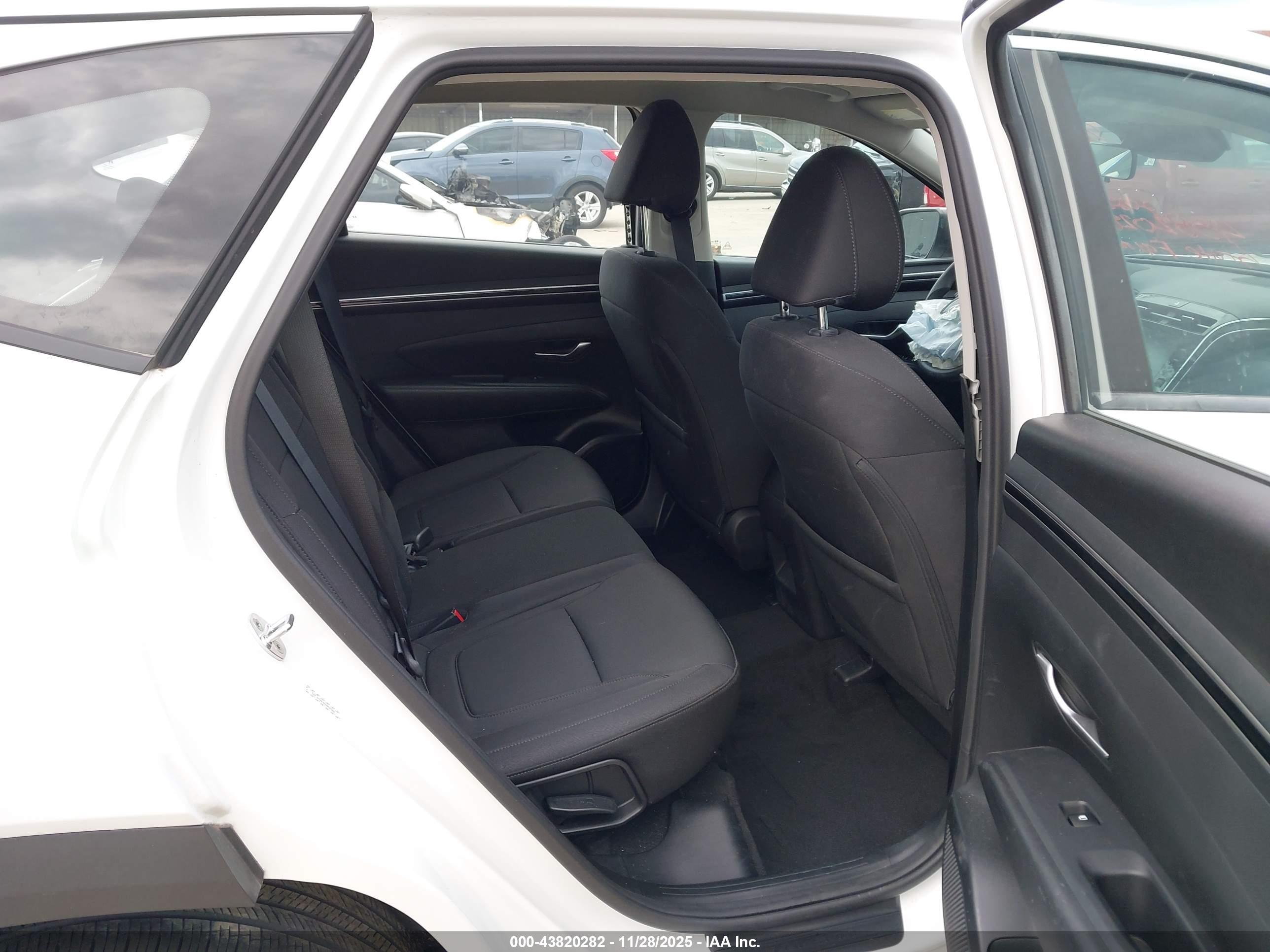 HYUNDAI TUCSON image 8
