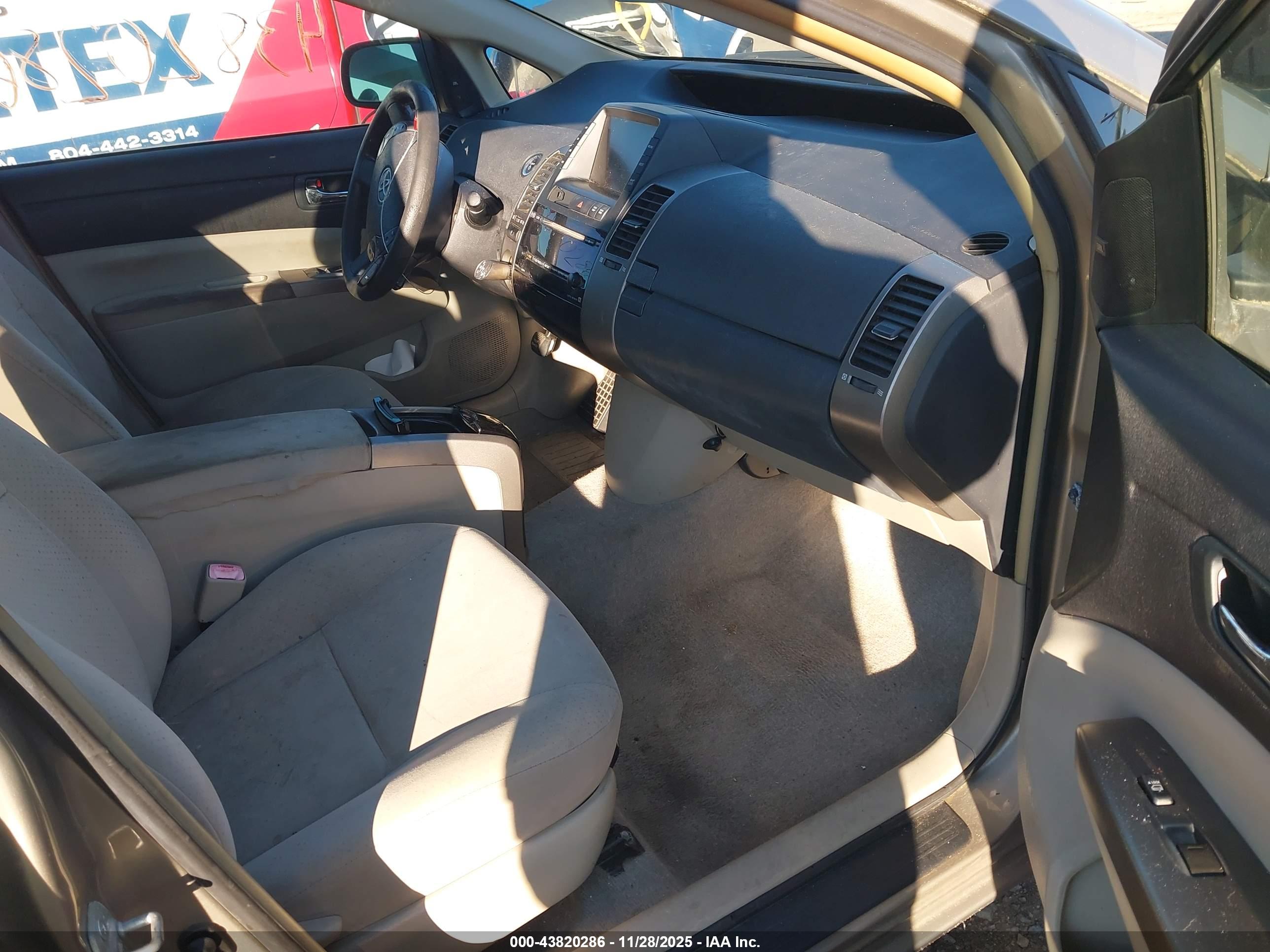 TOYOTA PRIUS image 5