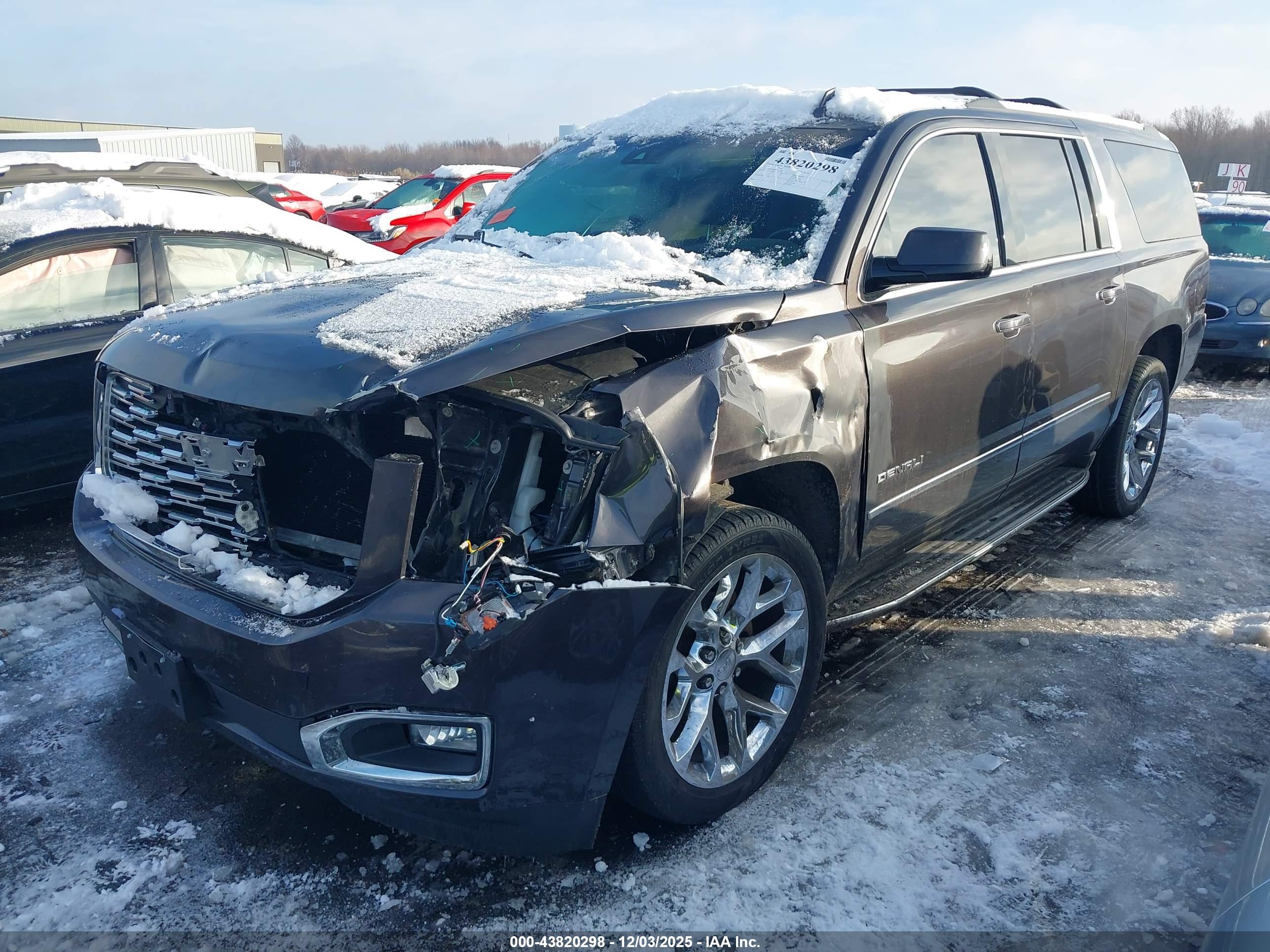 GMC YUKON image 2