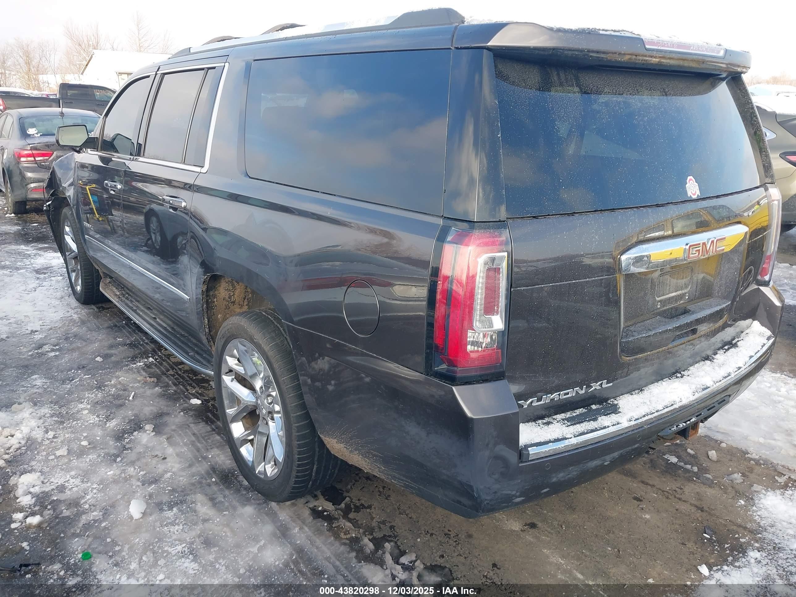 GMC YUKON image 3