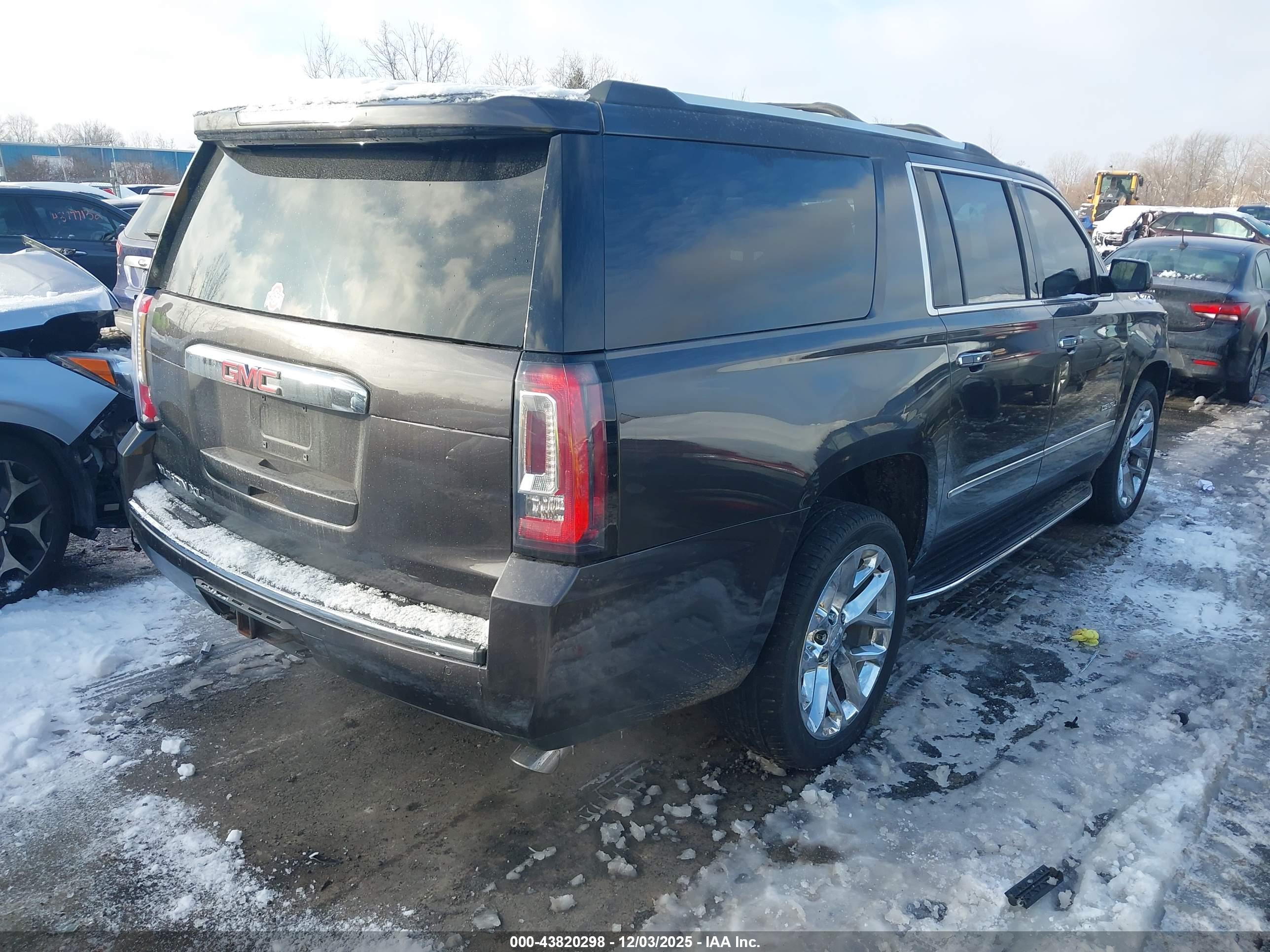 GMC YUKON image 4