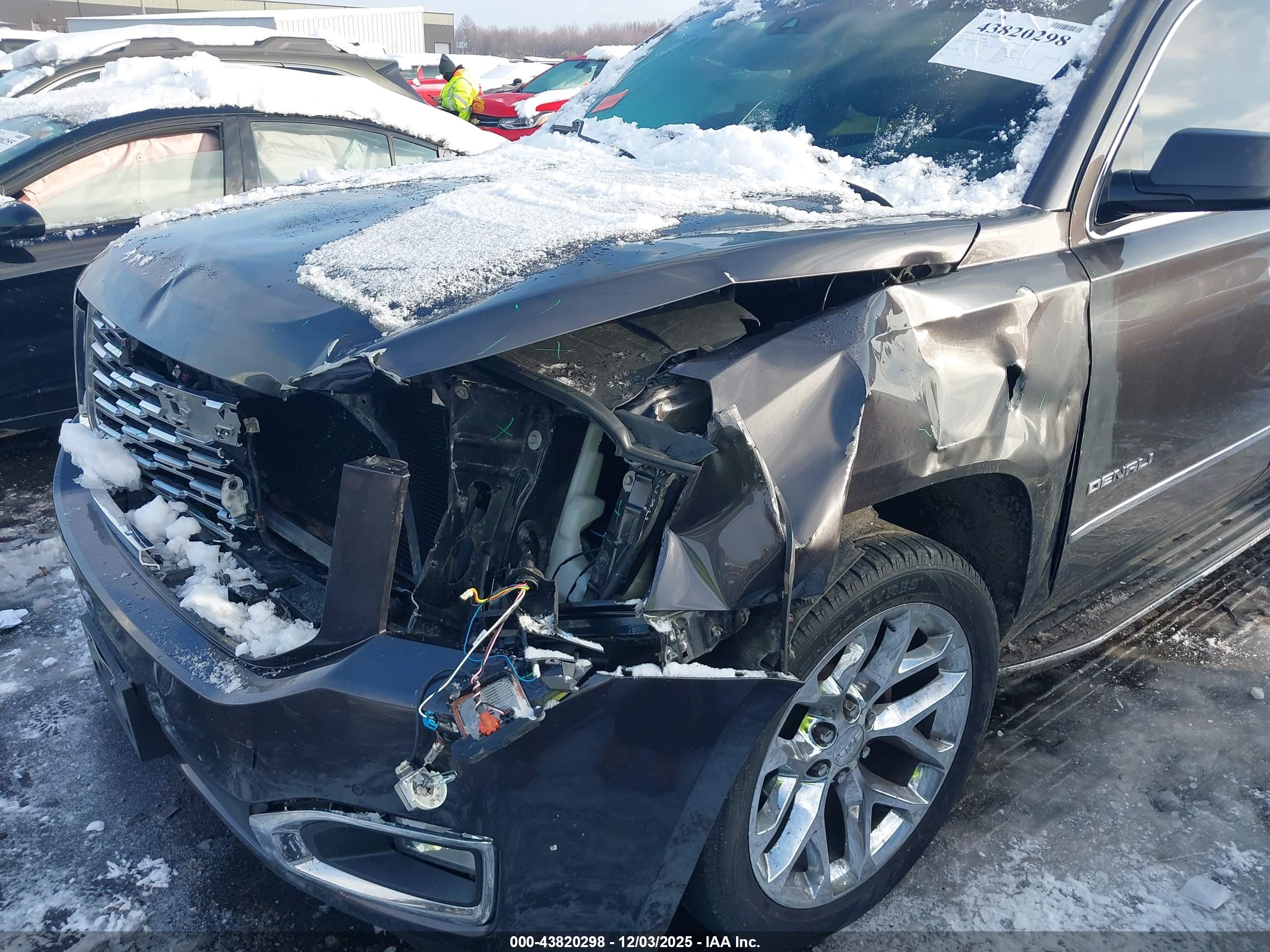 GMC YUKON image 6