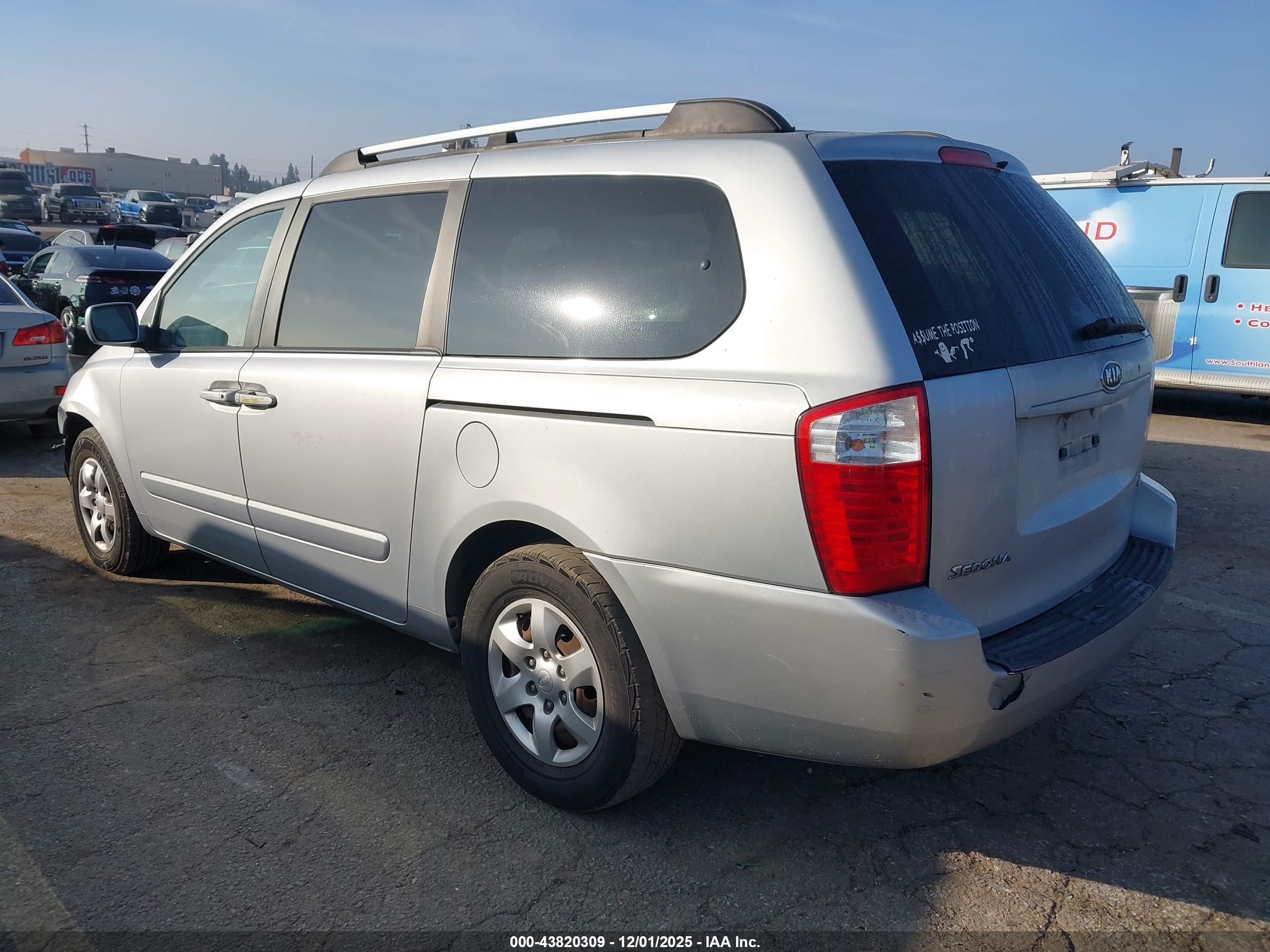 KIA SEDONA image 3