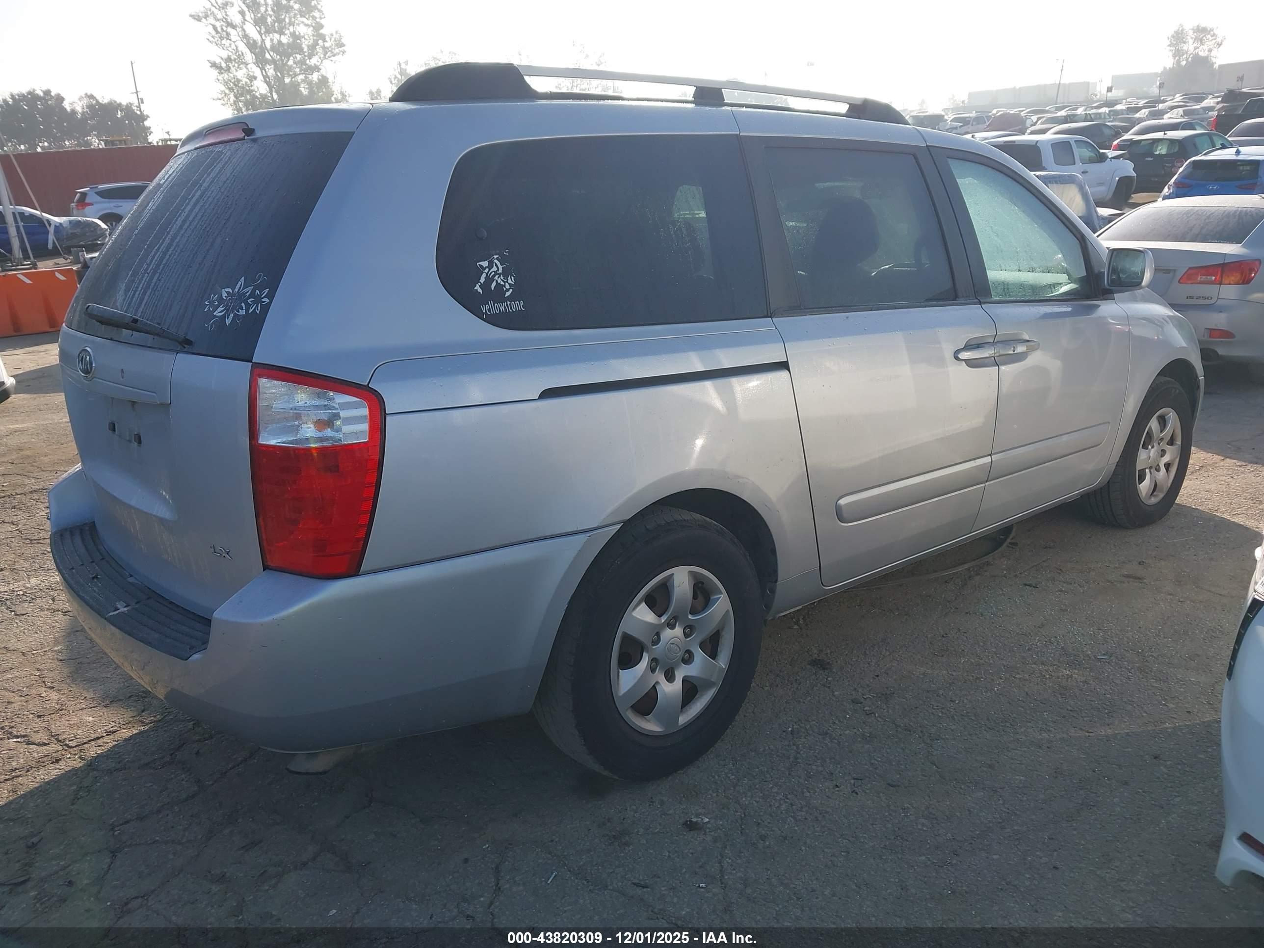 KIA SEDONA image 4