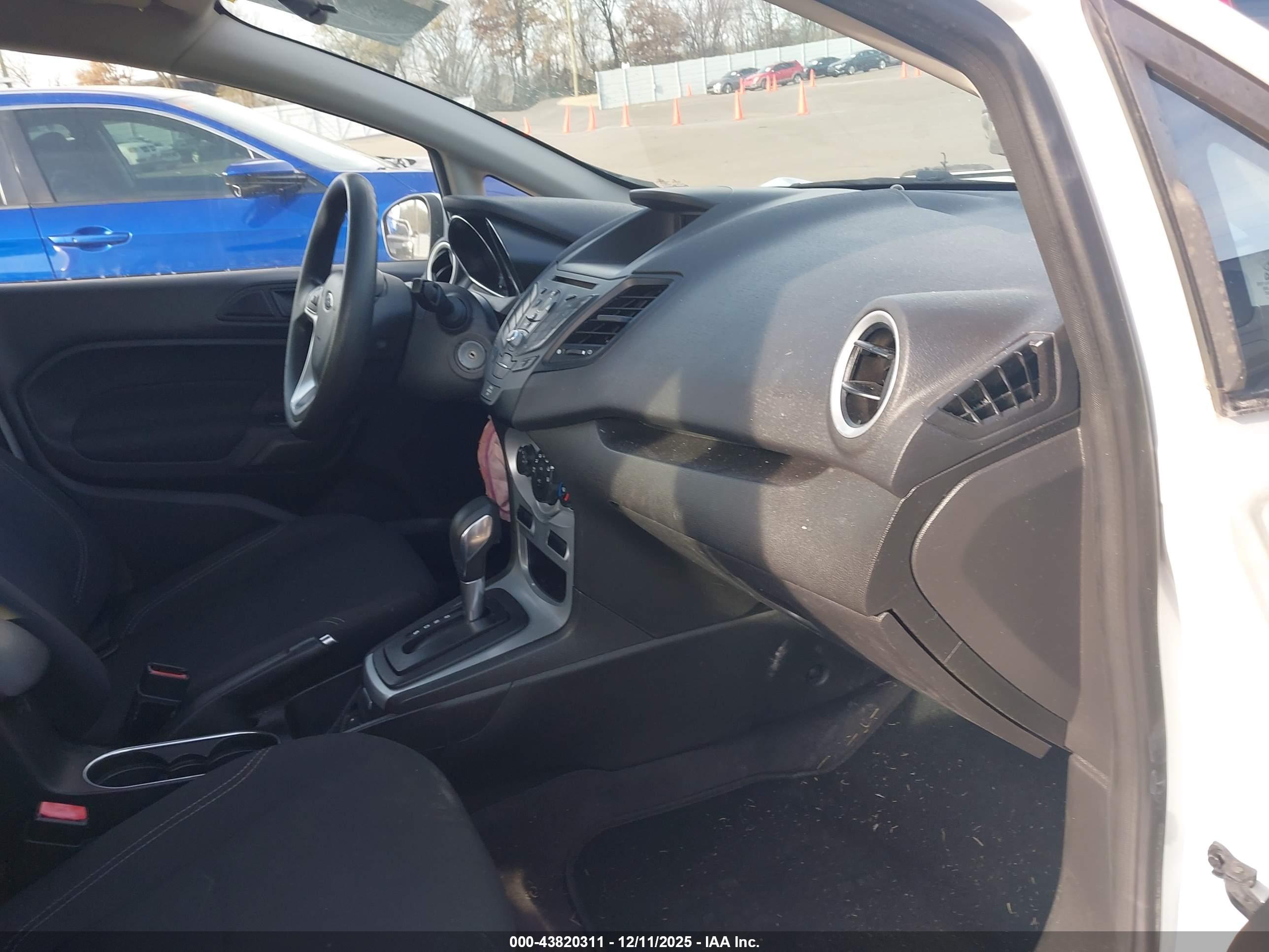 FORD FIESTA image 5
