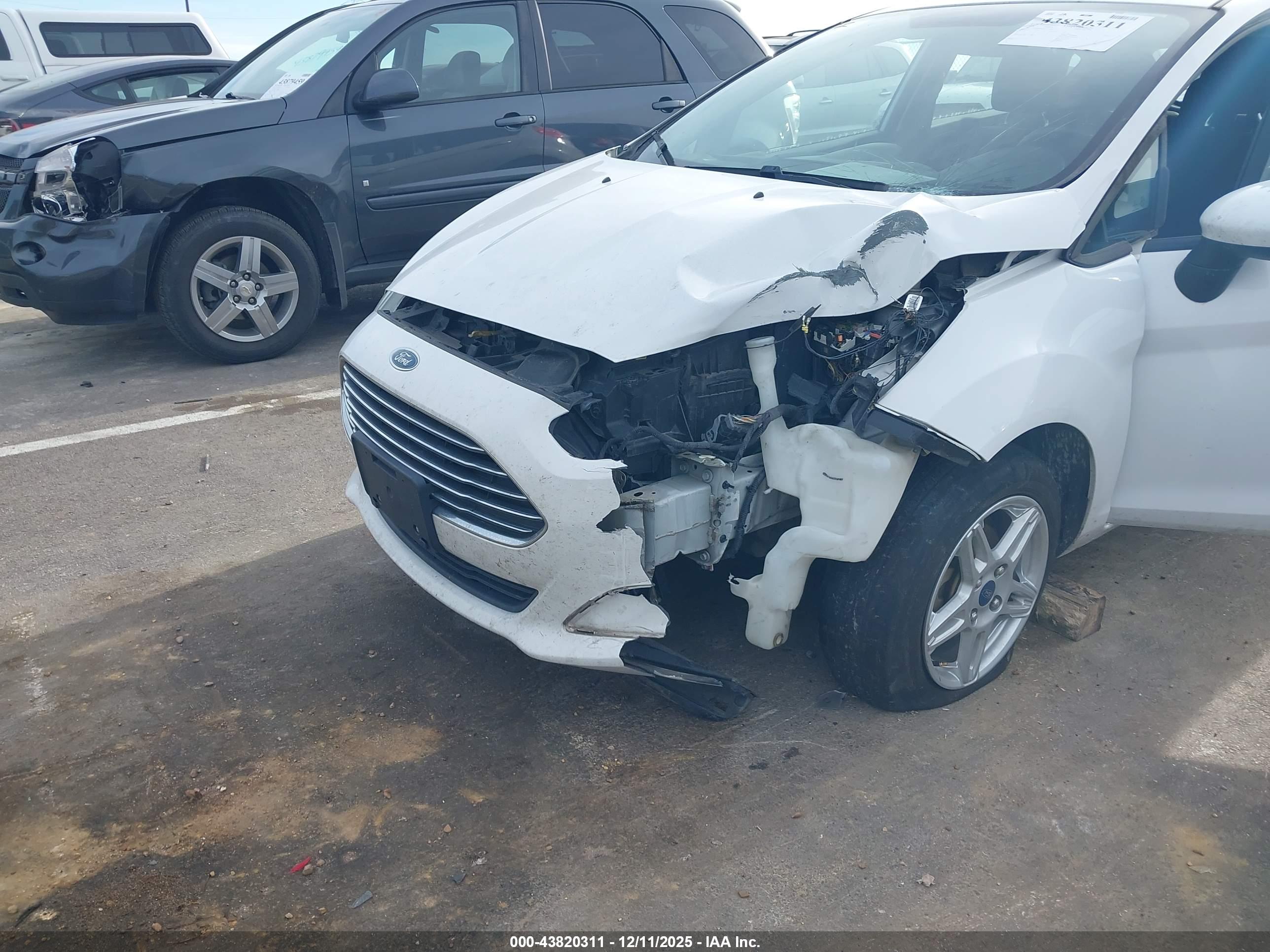 FORD FIESTA image 6