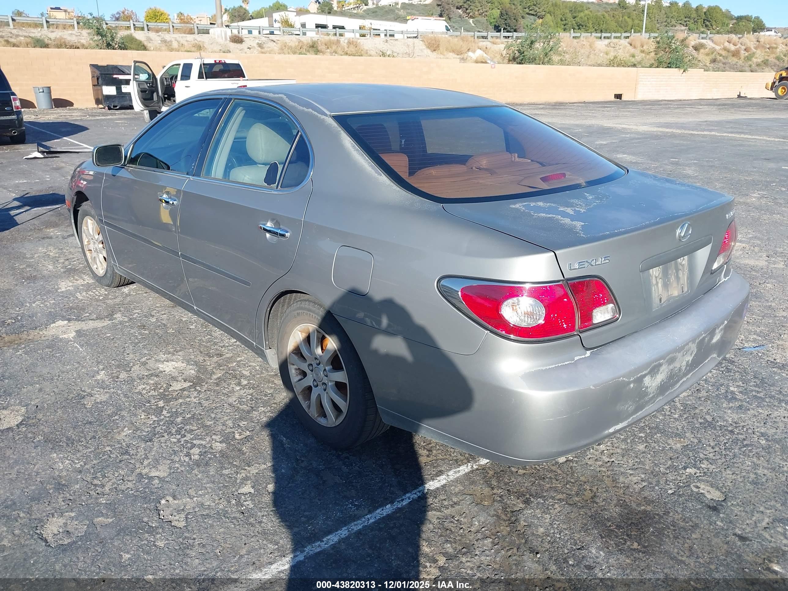 LEXUS ES image 3