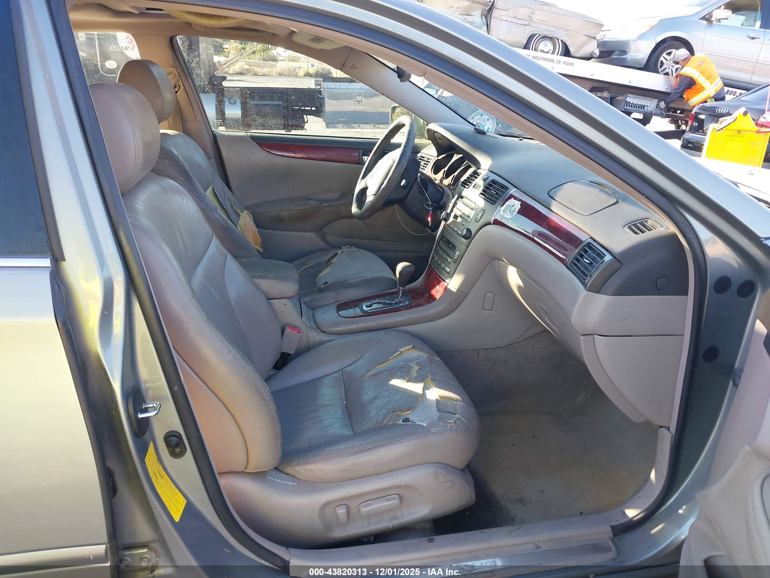 LEXUS ES image 5