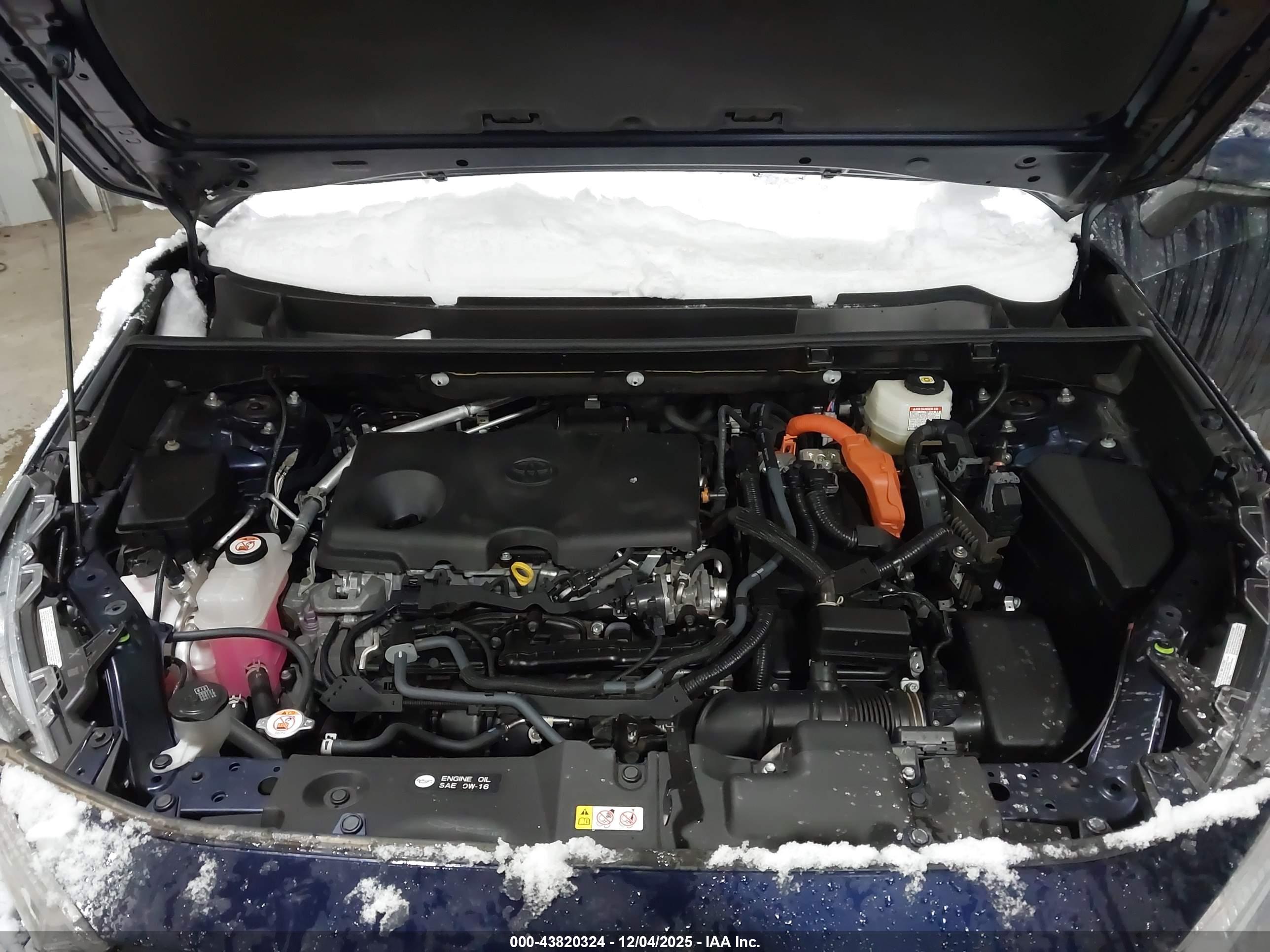 TOYOTA RAV4 image 10